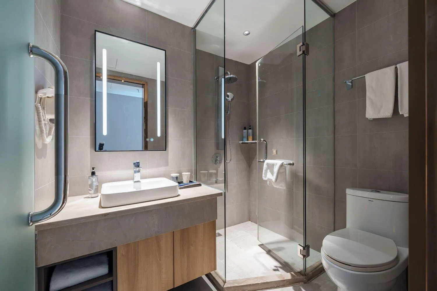 Shower in Home Inn Zhangjiajie Tianmen Mountain Branch