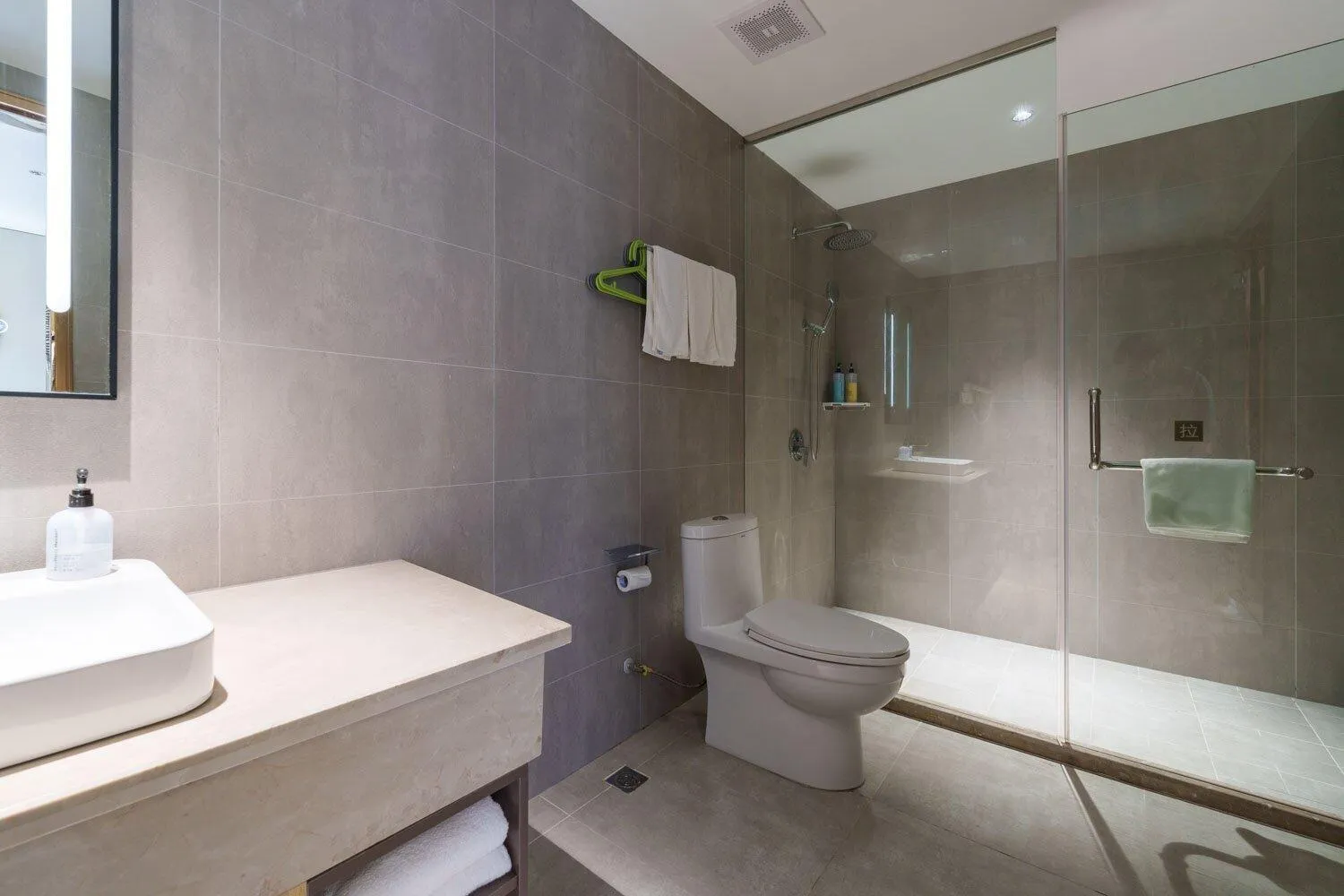 Shower in Home Inn Zhangjiajie Tianmen Mountain Branch