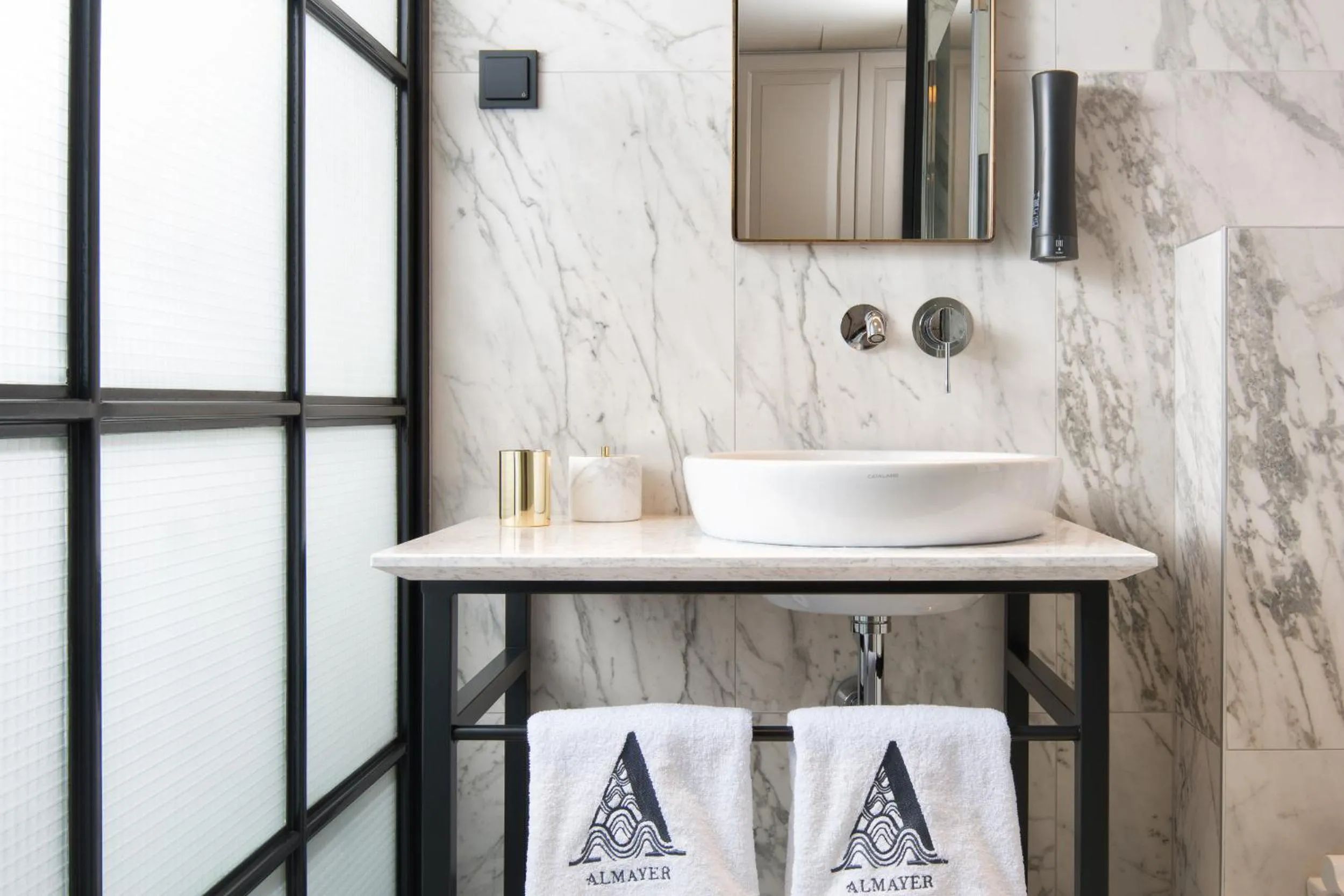 Toilet in Almayer Art & Heritage Adults Only Hotel and Dépendance rooms