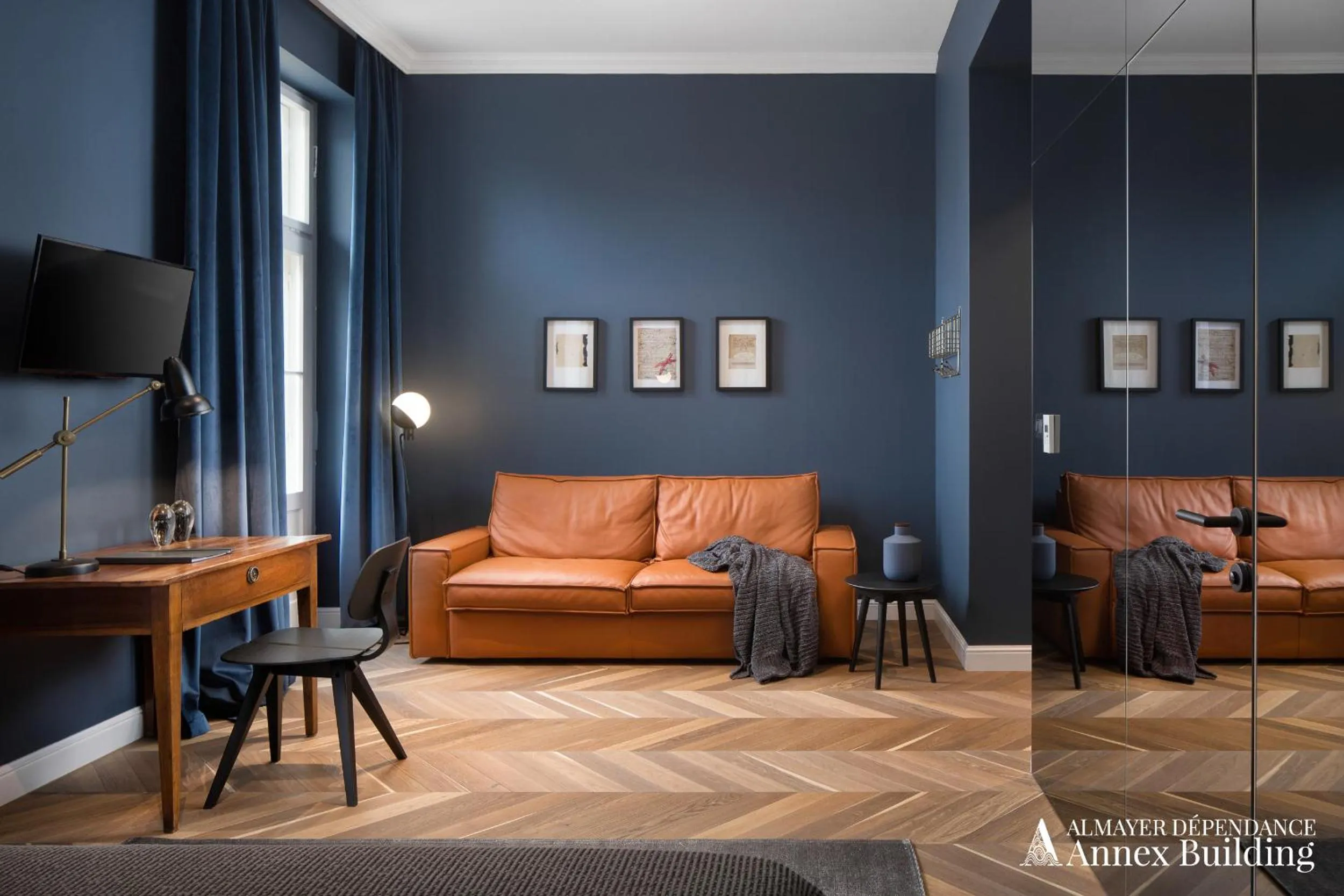 TV and multimedia in Almayer Art & Heritage Adults Only Hotel and Dépendance rooms