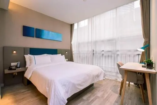 Home Inn Selected Nanjing Xuanwu Lake New Model Road Subway Station