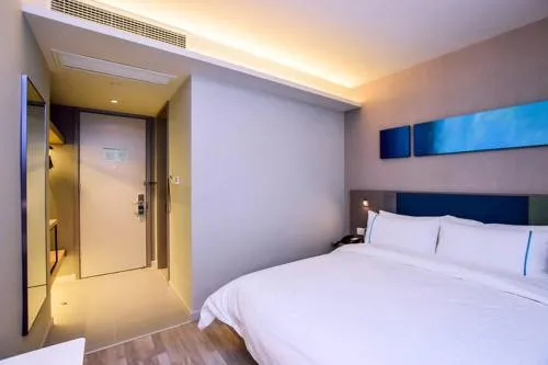 Home Inn Selected Nanjing Xuanwu Lake New Model Road Subway Station