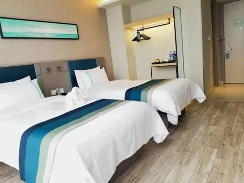 Home Inn Selected Nanjing Xuanwu Lake New Model Road Subway Station