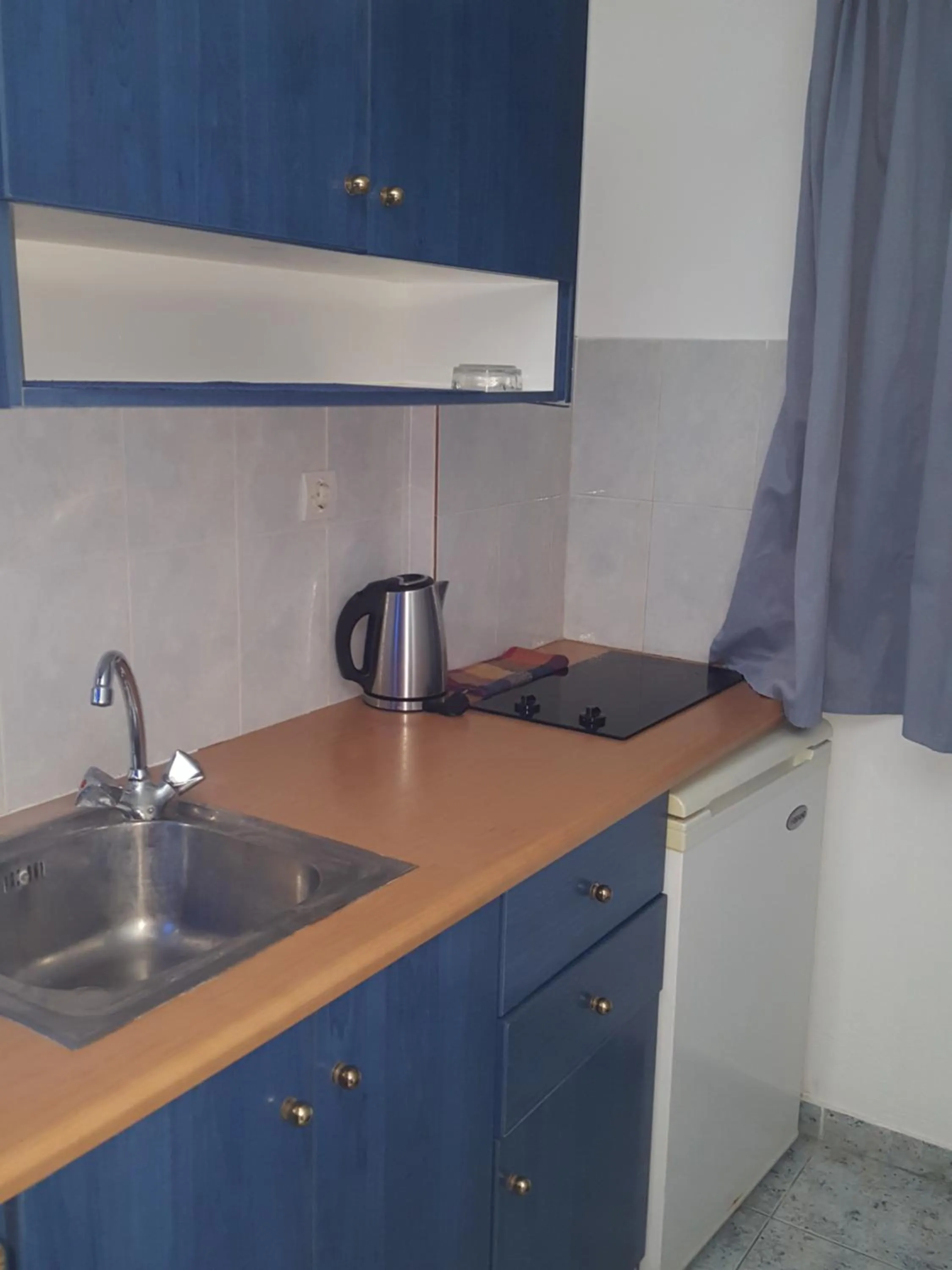 Kitchen or kitchenette in Roula Villa Studios & Apartments