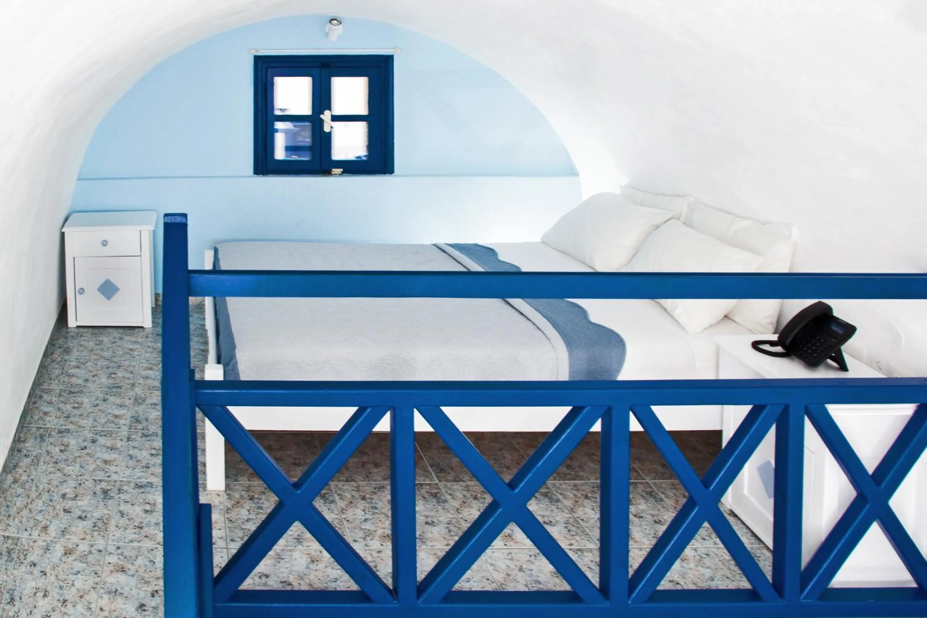 Decorative detail, Bed in Roula Villa Studios & Apartments