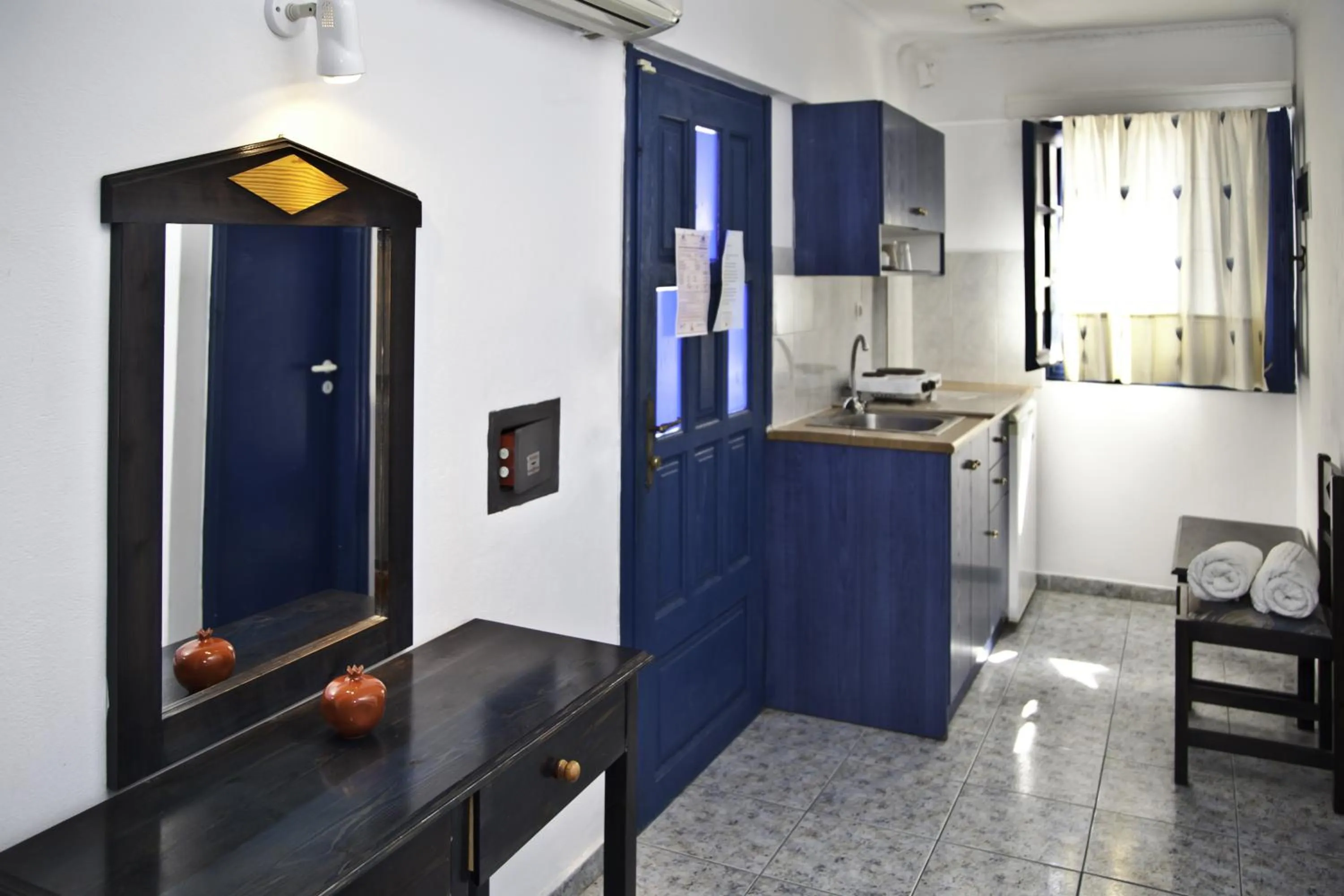 Kitchen or kitchenette in Roula Villa Studios & Apartments
