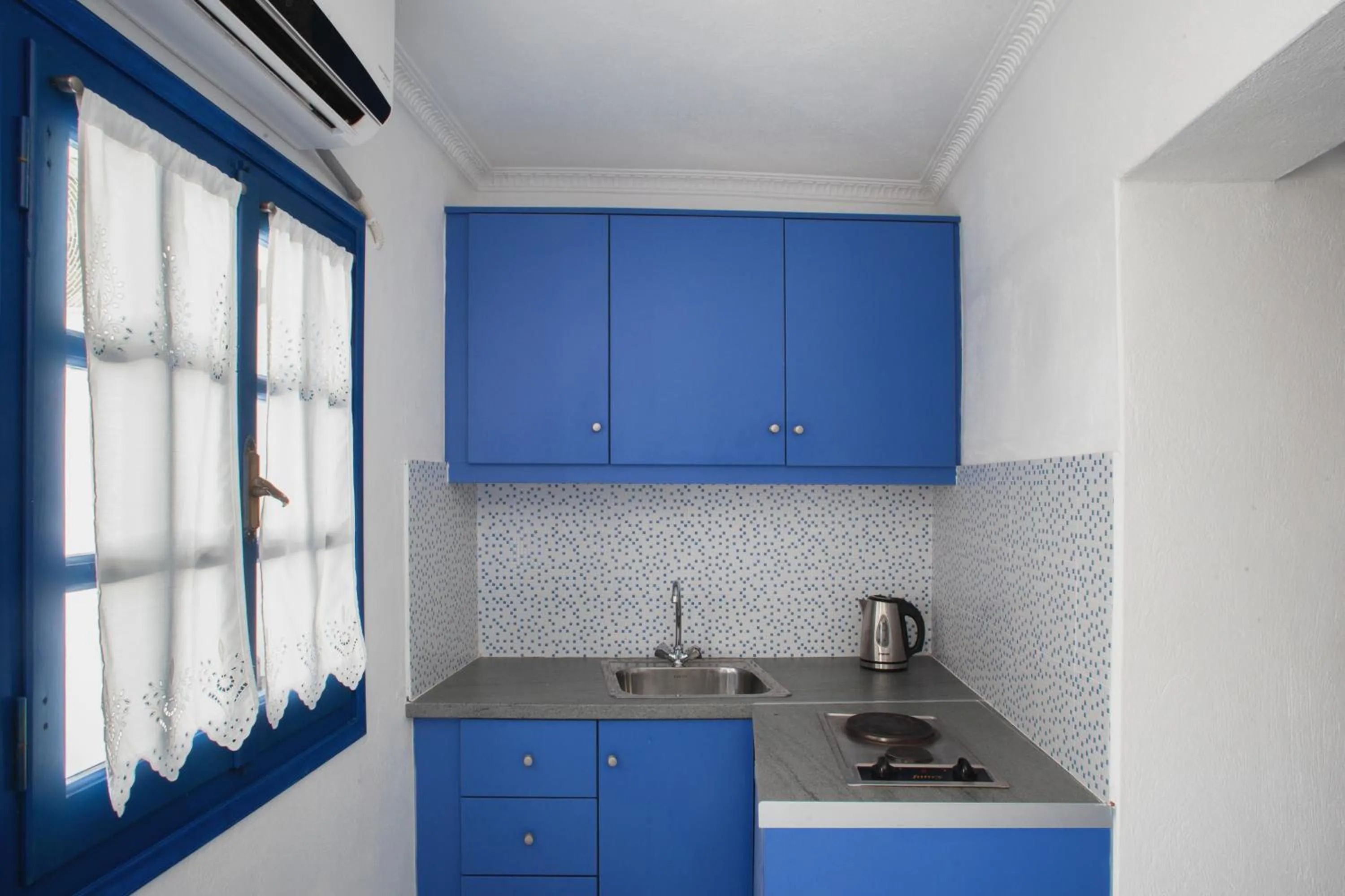 Kitchen or kitchenette in Roula Villa Studios & Apartments