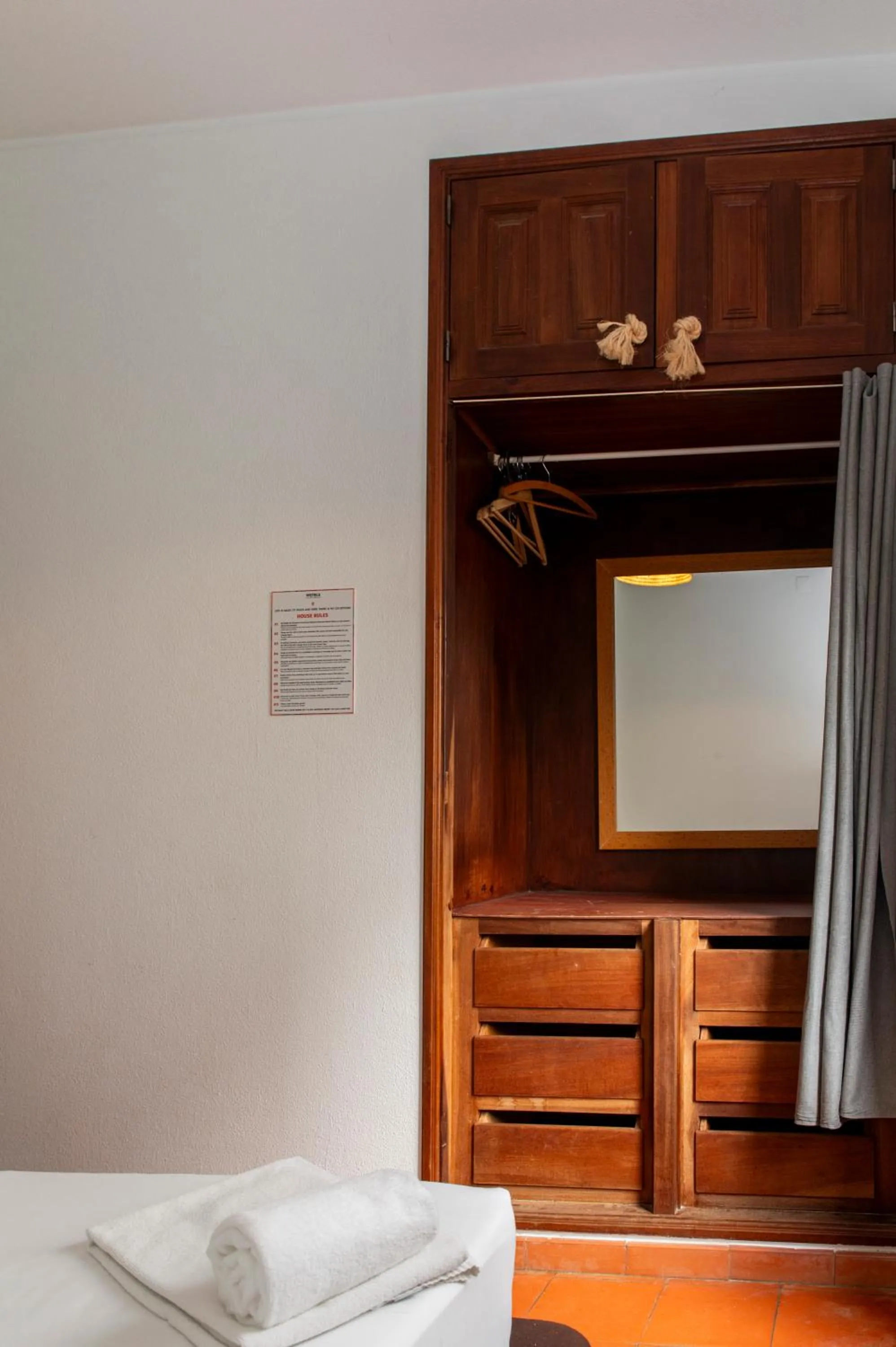 wardrobe, Bed in WOT Lodge Soul