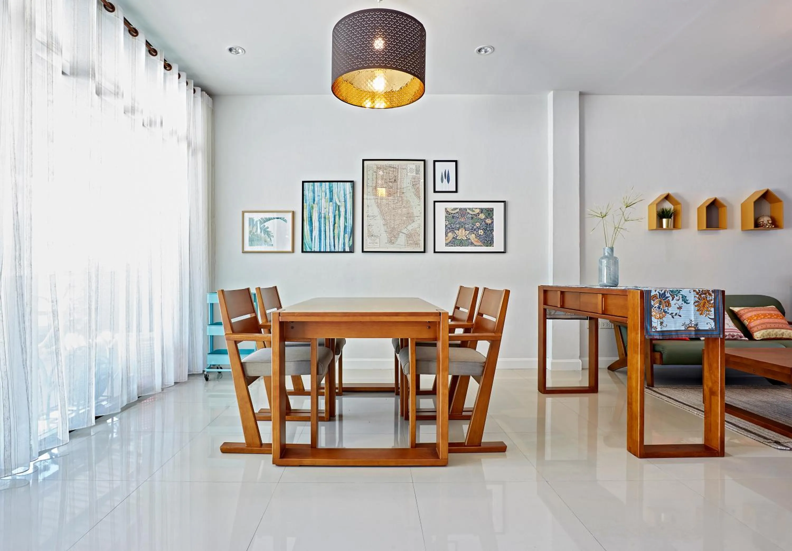 Communal lounge/ TV room in Chez Bure - Bure Homestay