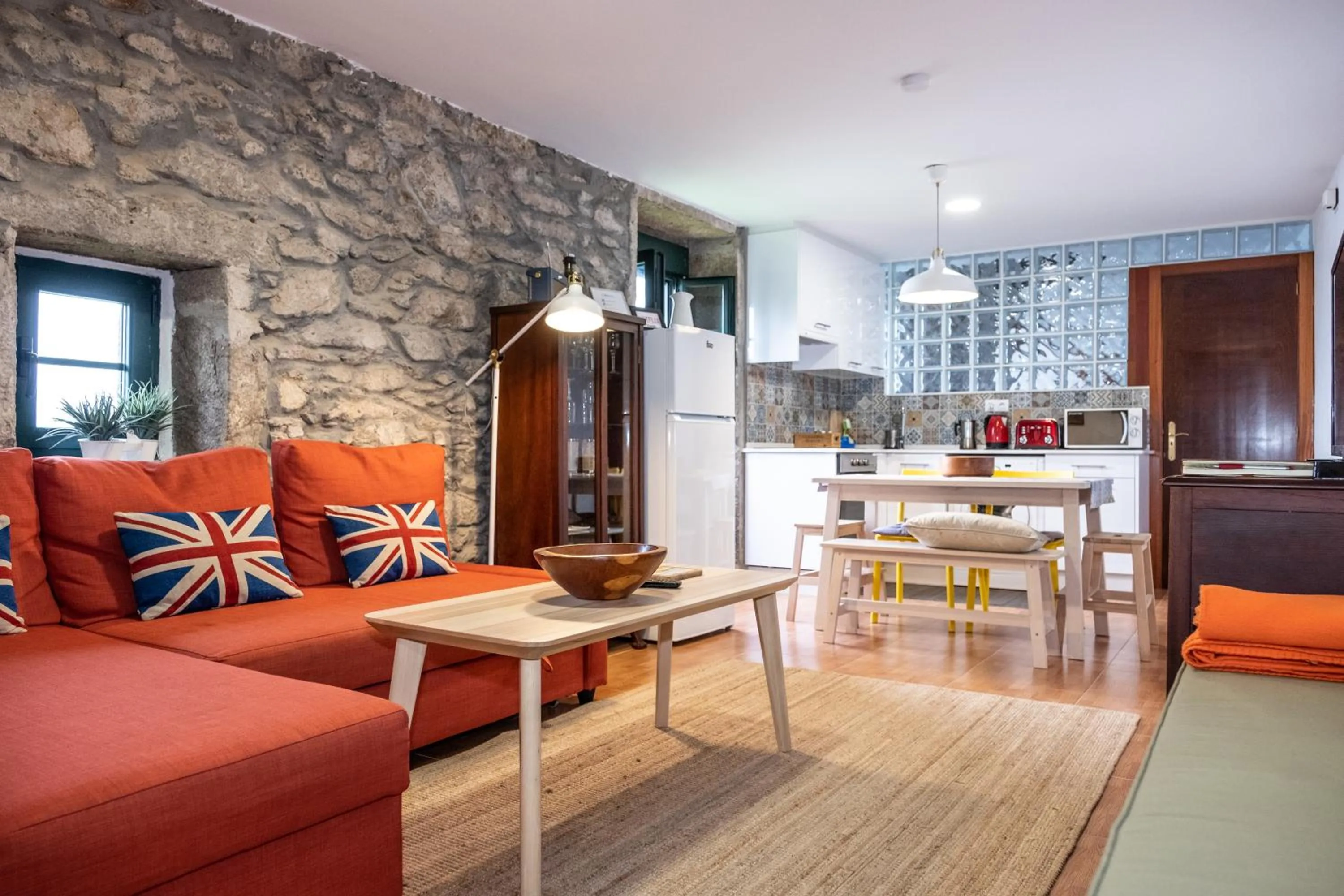 Kitchen or kitchenette in Apartamentos O Almacen