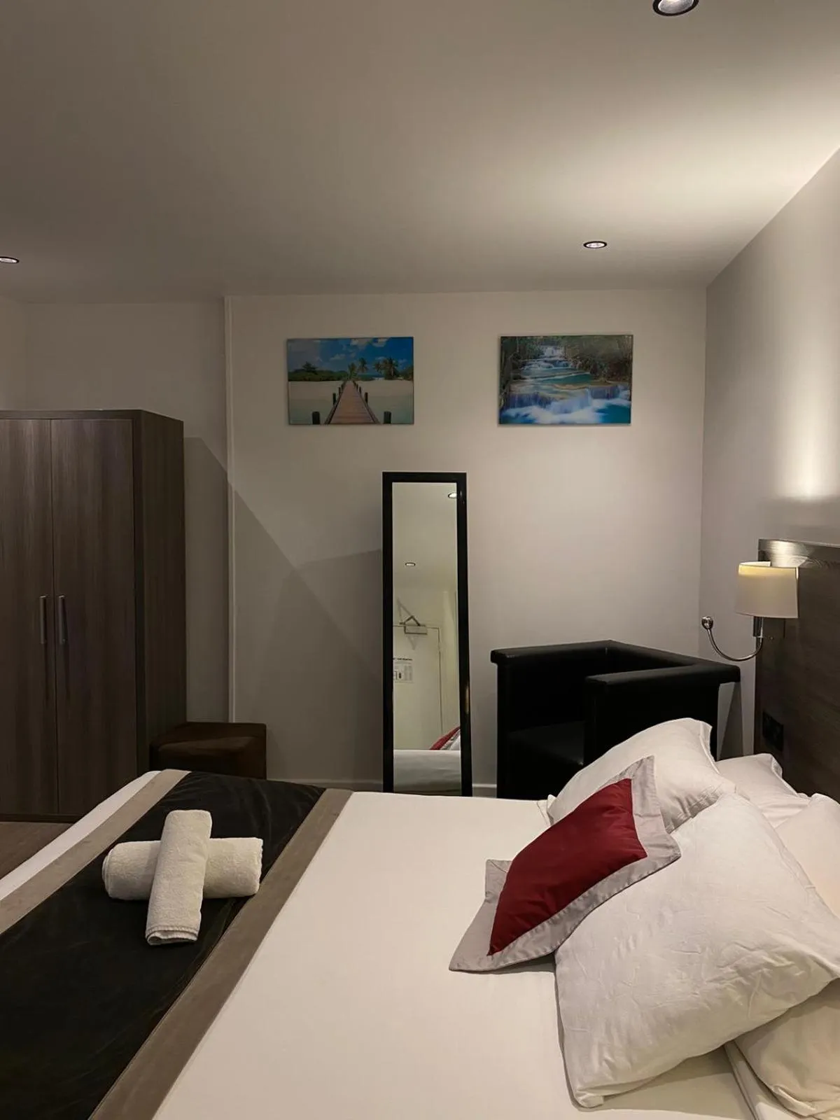 Bed in Luxor Bastille Hotel