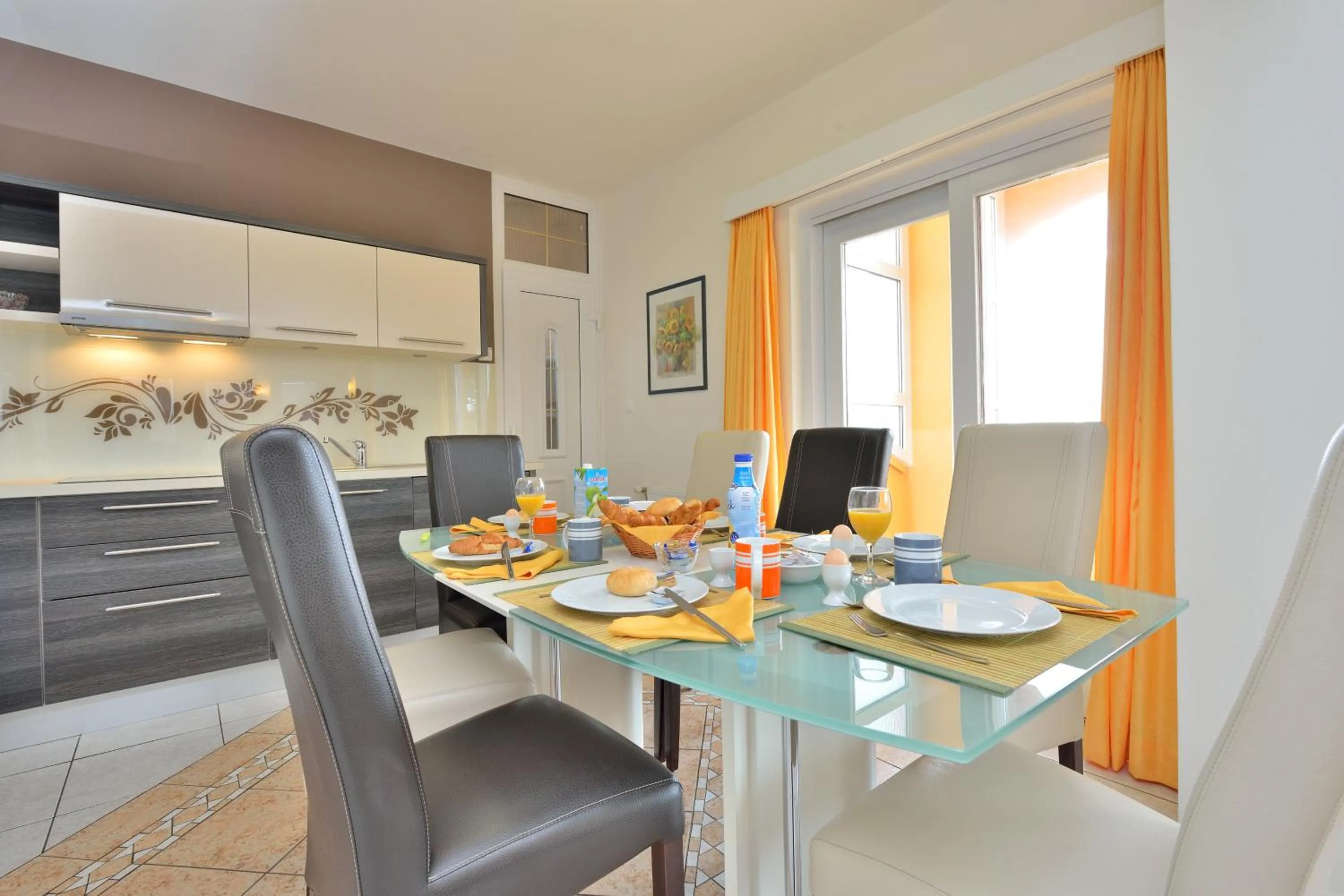 Kitchen or kitchenette in Villa Dalmatina Zadar mit Pool