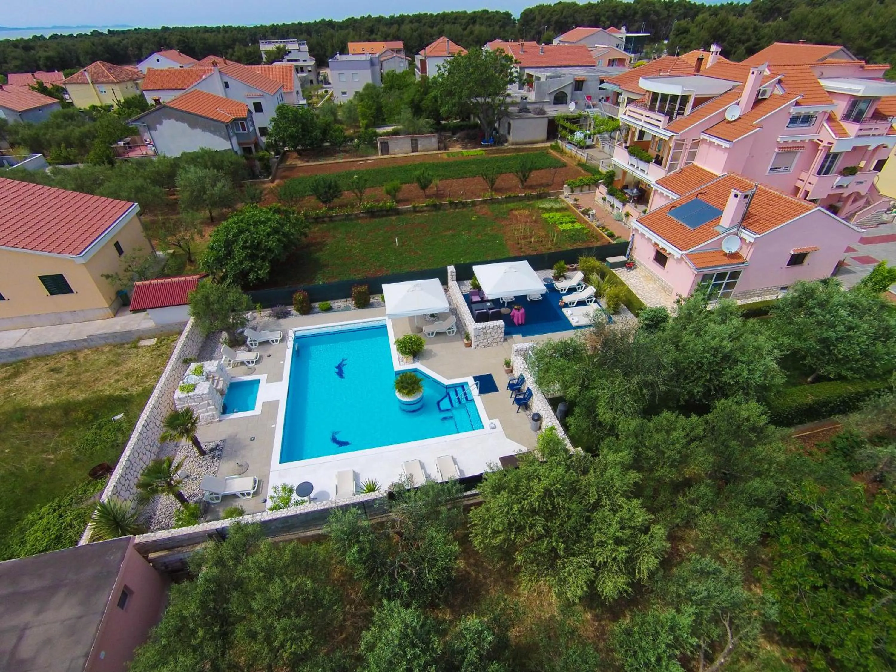 Neighbourhood in Villa Dalmatina Zadar mit Pool