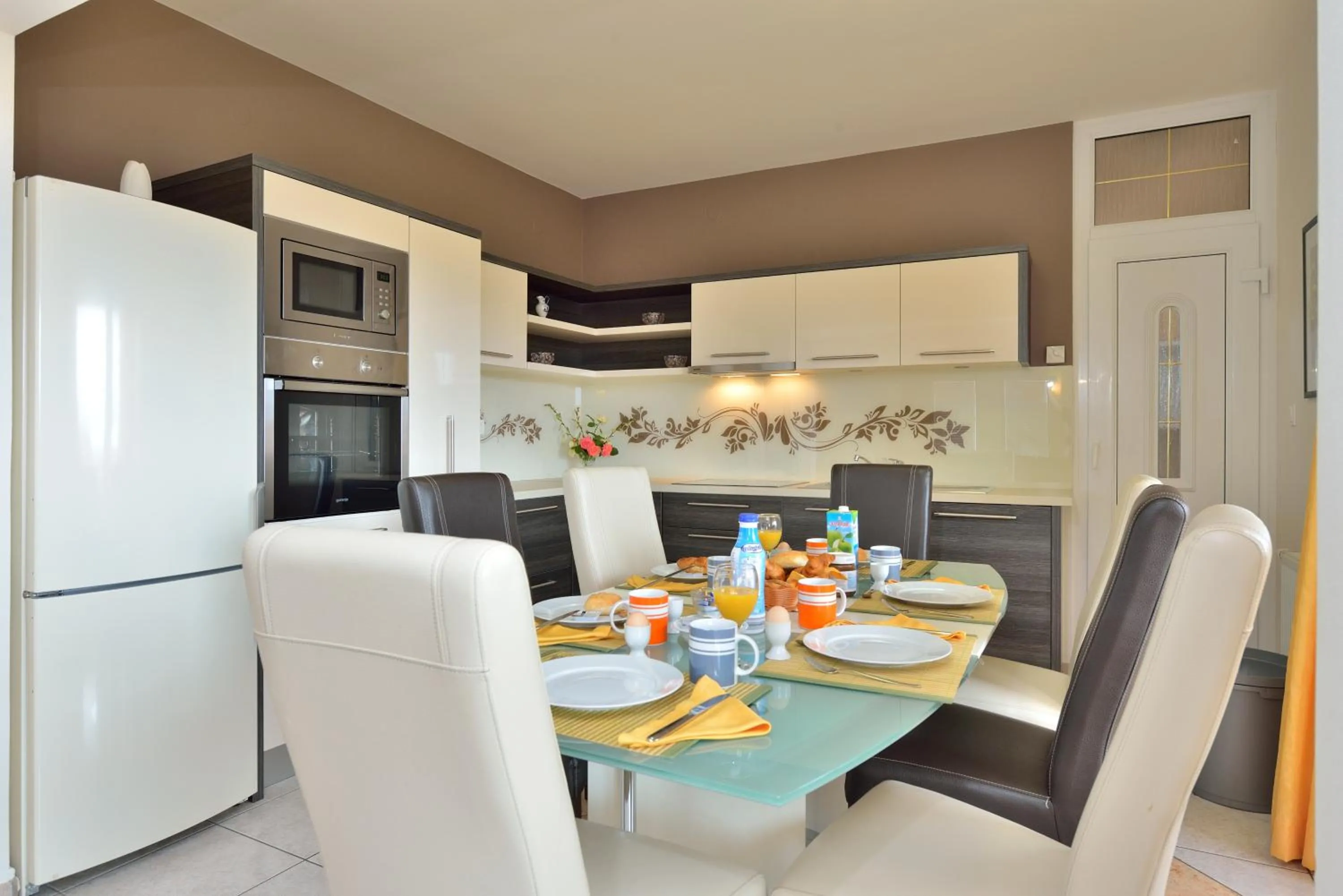 Kitchen or kitchenette in Villa Dalmatina Zadar mit Pool