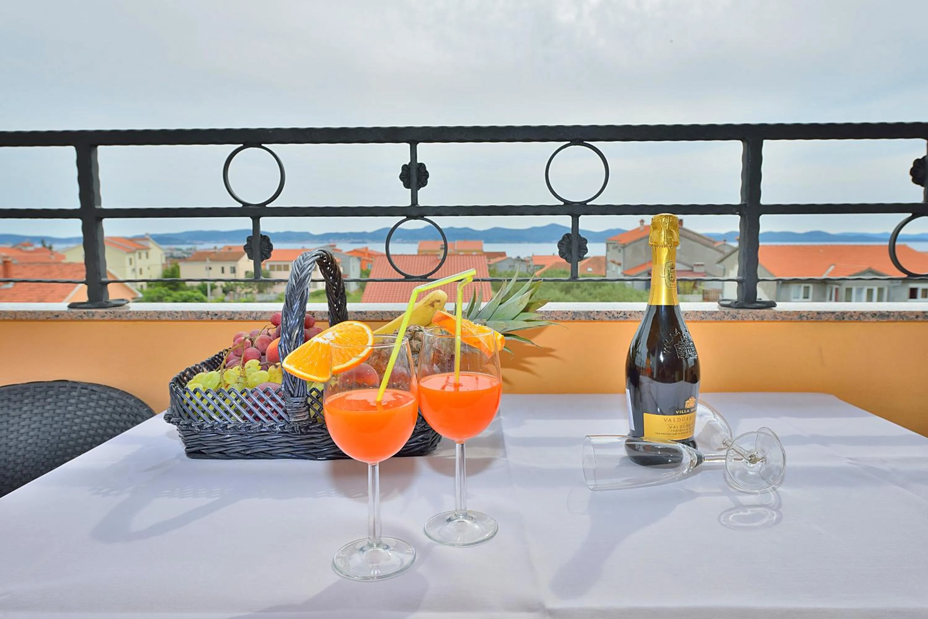 Balcony/Terrace in Villa Dalmatina Zadar mit Pool
