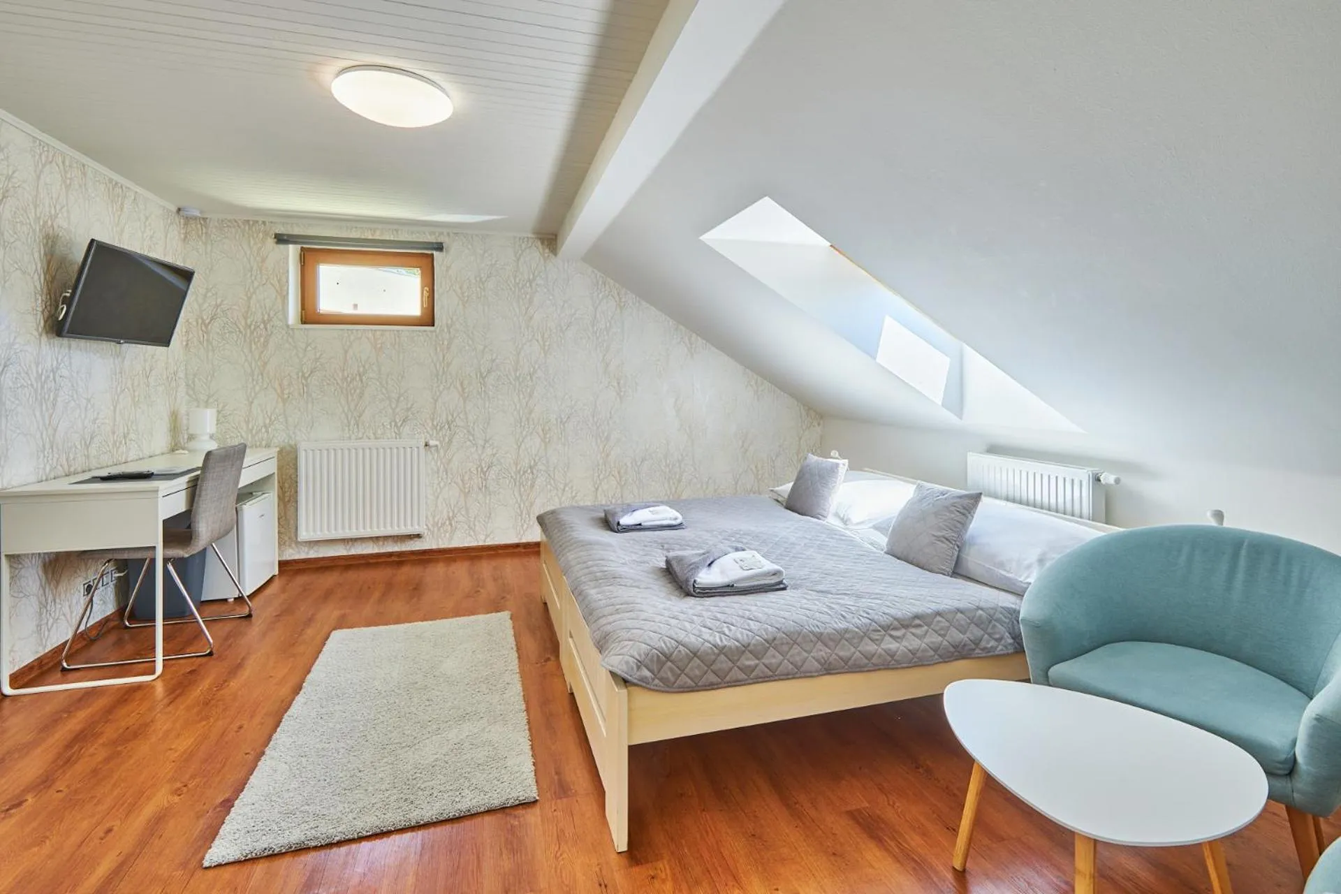 Text overlay, Bed in Villa Gap apartments