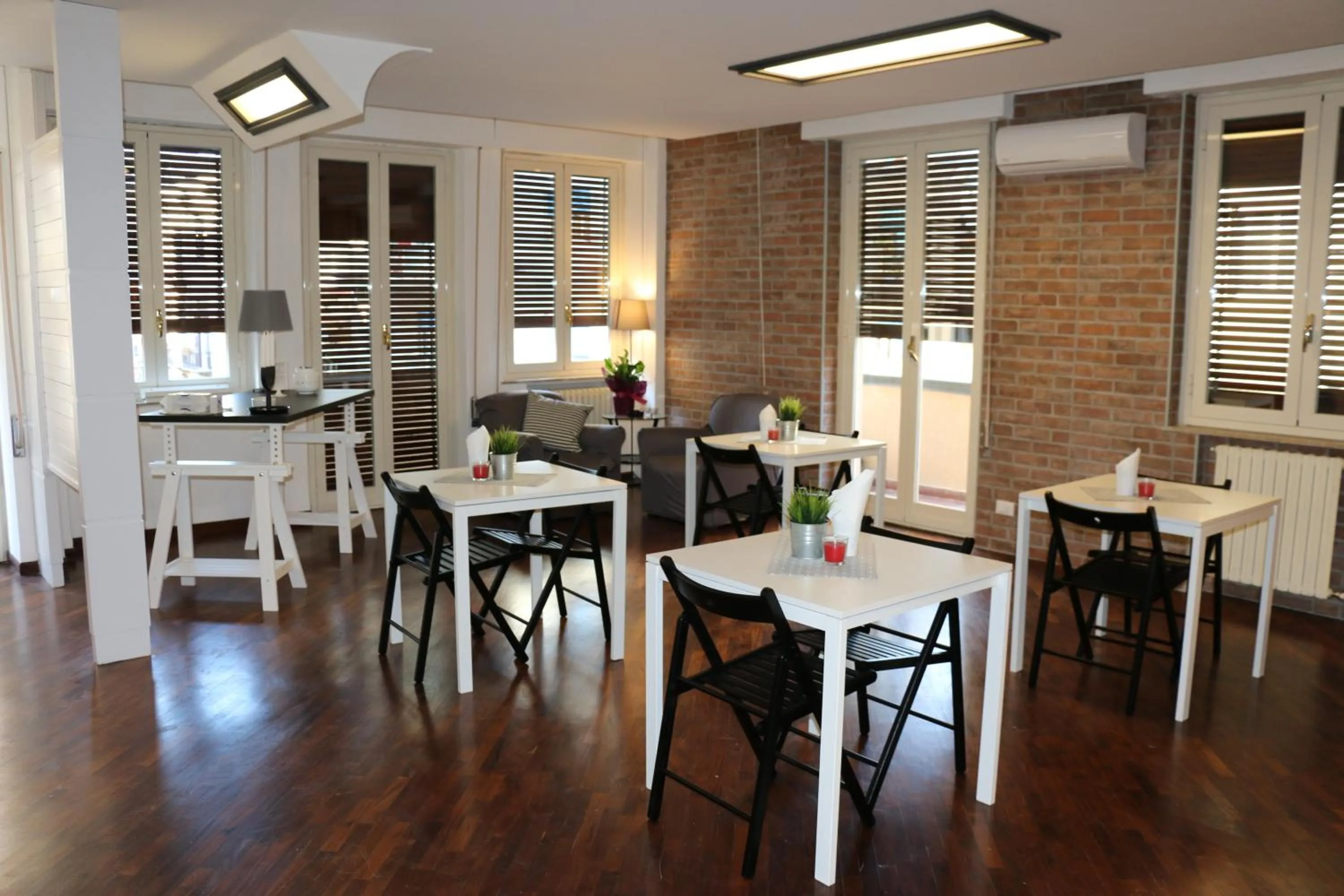 Communal lounge/ TV room in Zammù