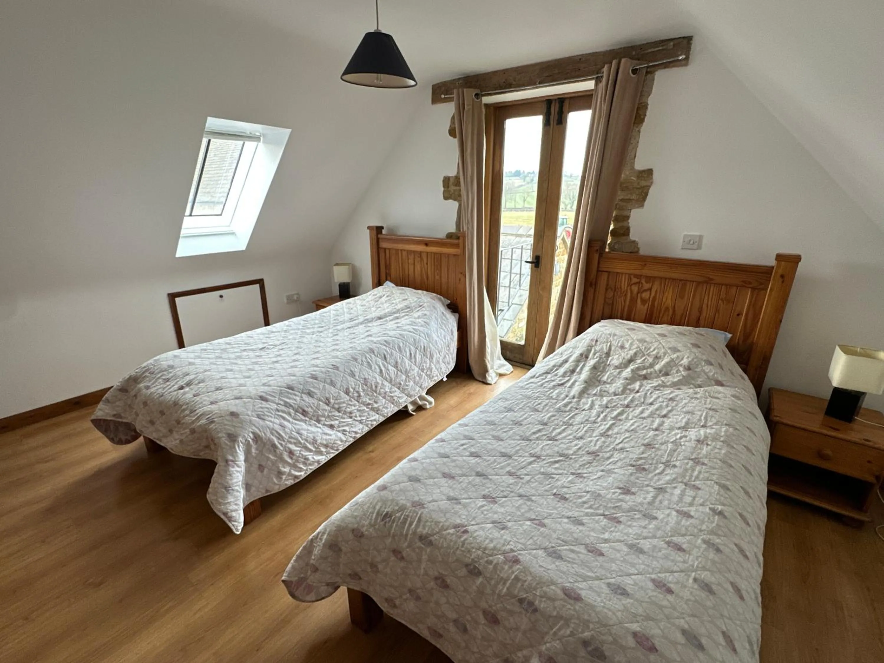 Bed in The Warren - Ash Farm Cotswolds