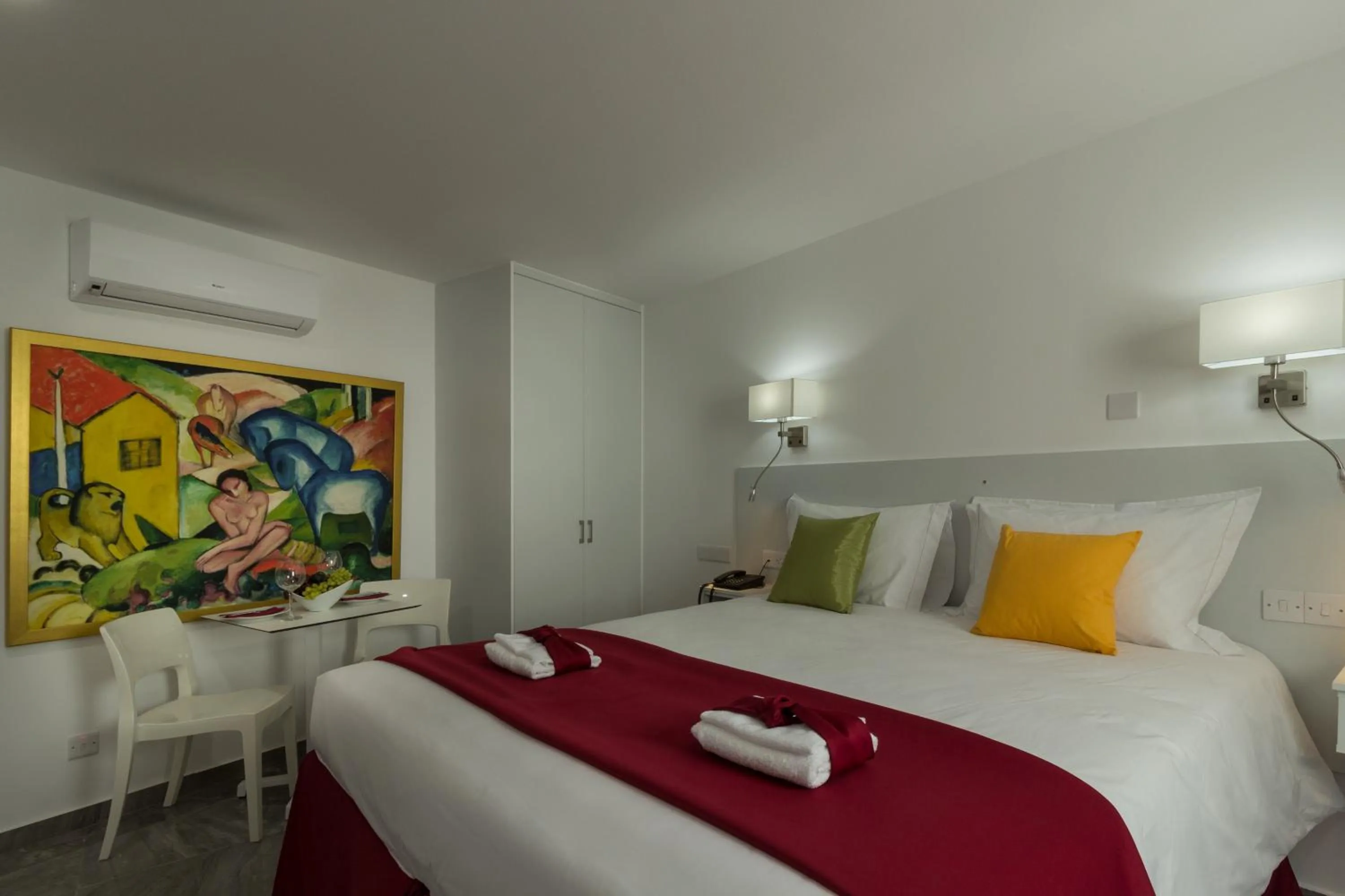 Photo of the whole room, Bed in Art & Wine Boutique Hotel