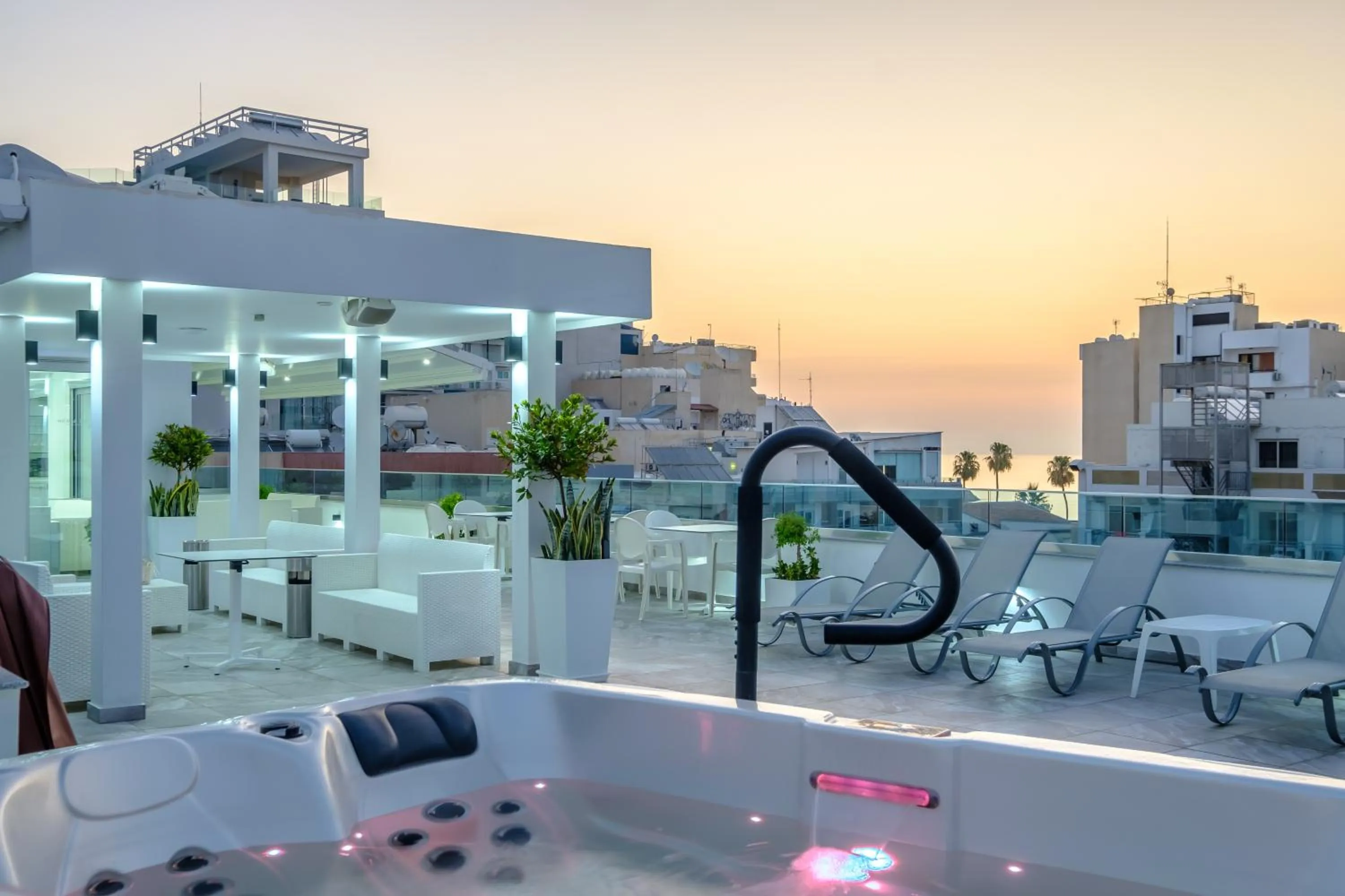 Hot Tub in Art & Wine Boutique Hotel