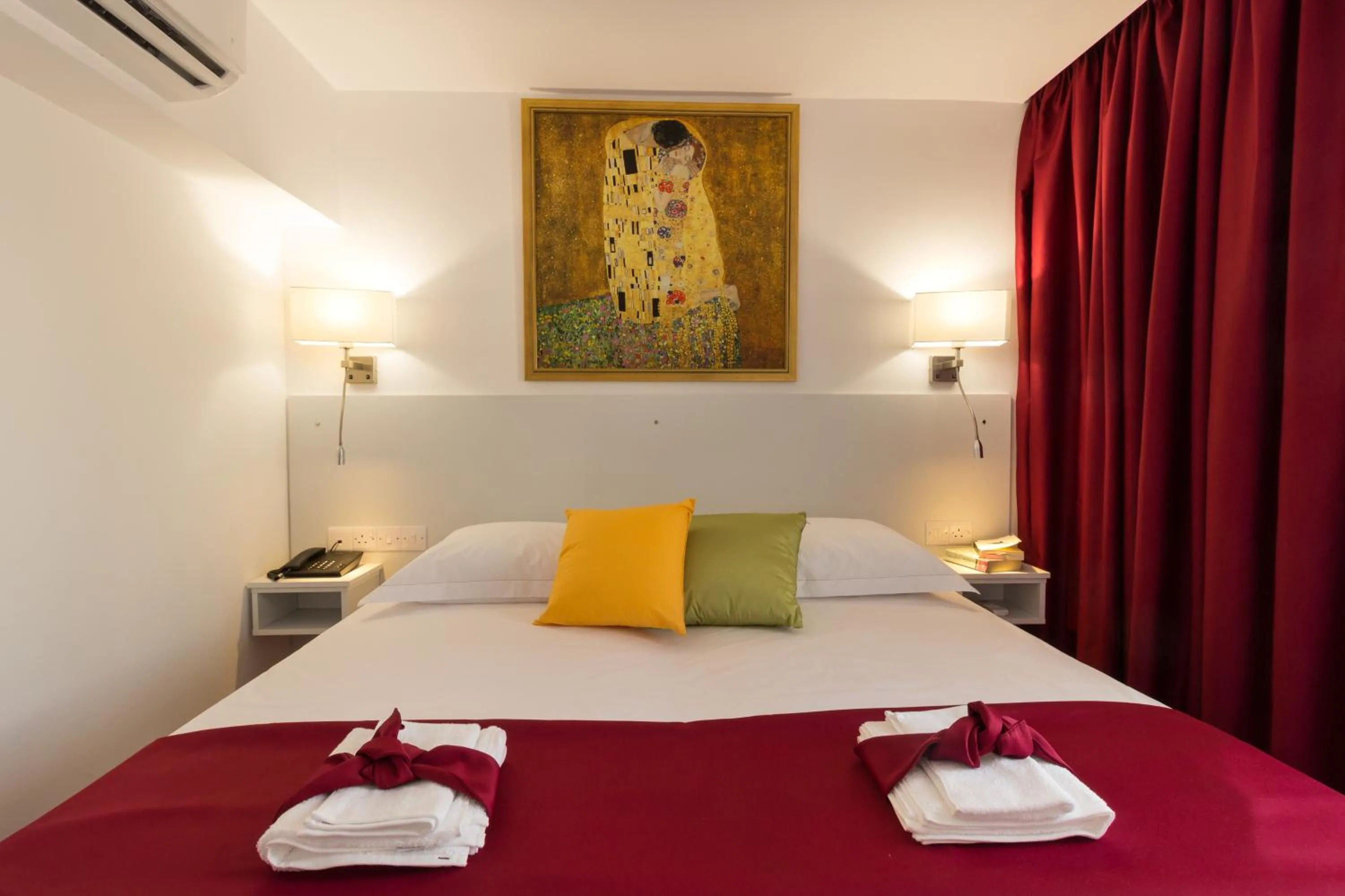 Decorative detail, Bed in Art & Wine Boutique Hotel