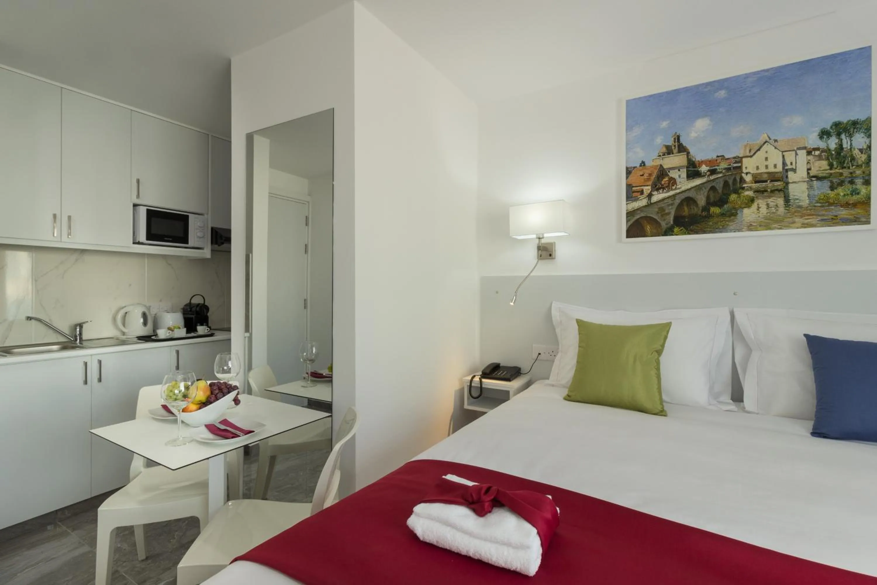 Photo of the whole room, Bed in Art & Wine Boutique Hotel