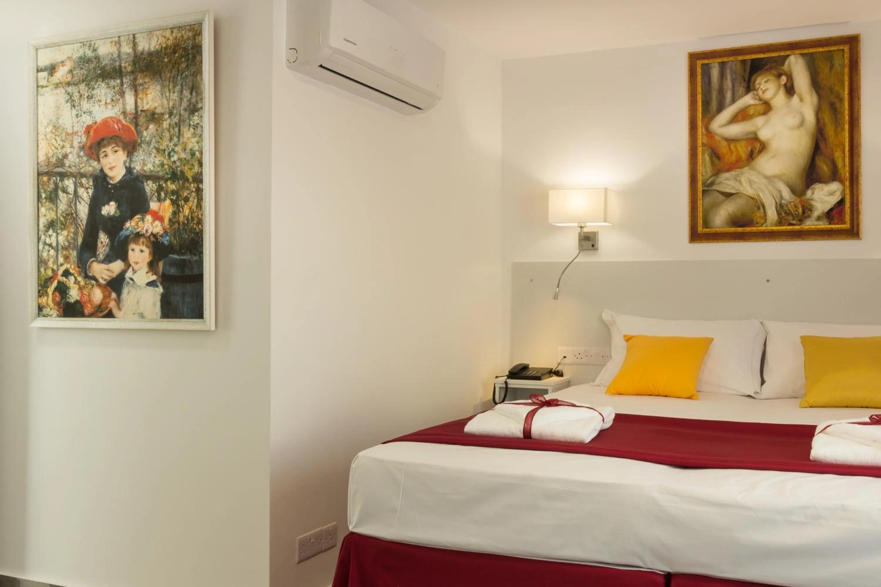 Photo of the whole room, Bed in Art & Wine Boutique Hotel