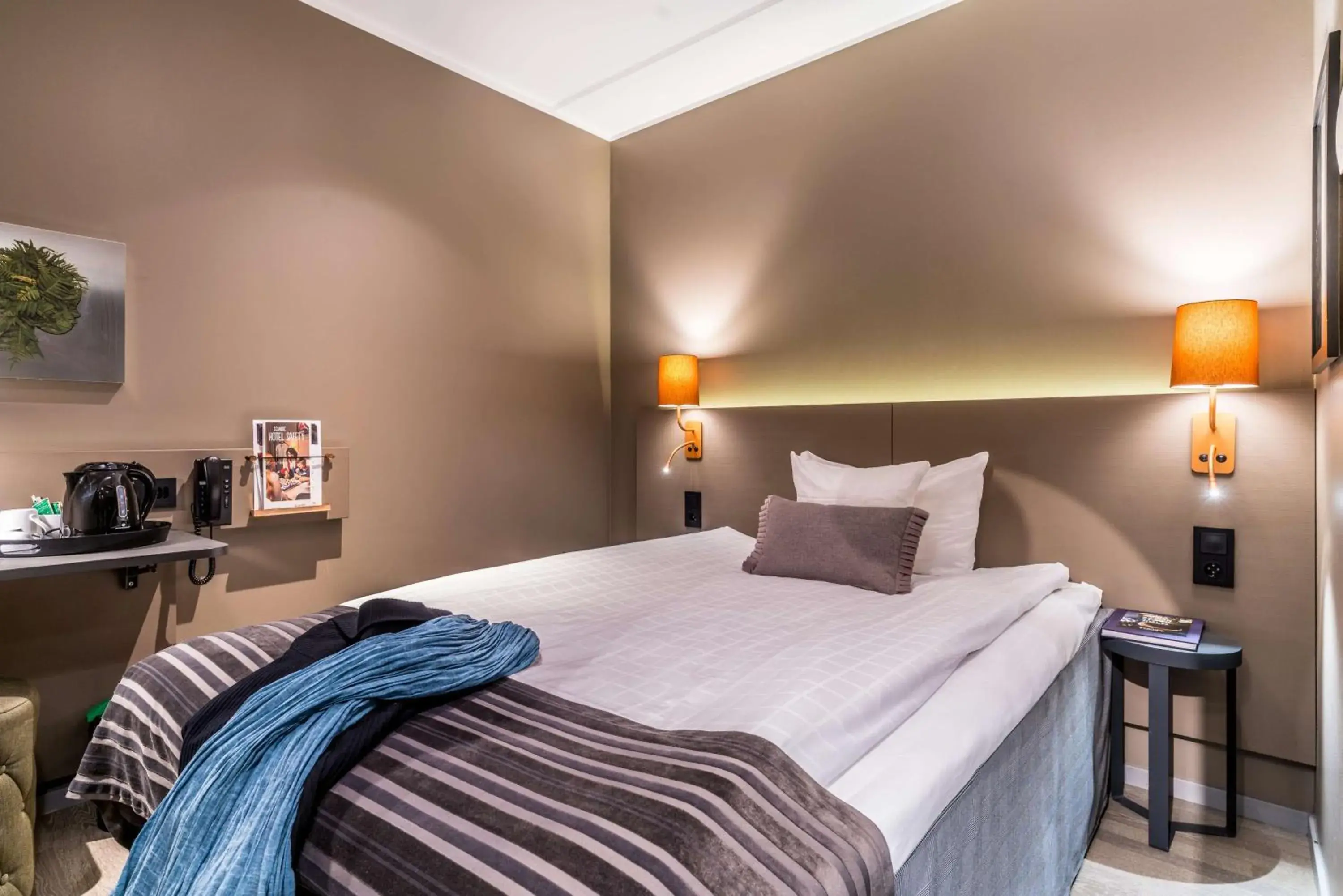 Bedroom, Bed in Scandic Continental Bedroom, Bed in Scandic Continental