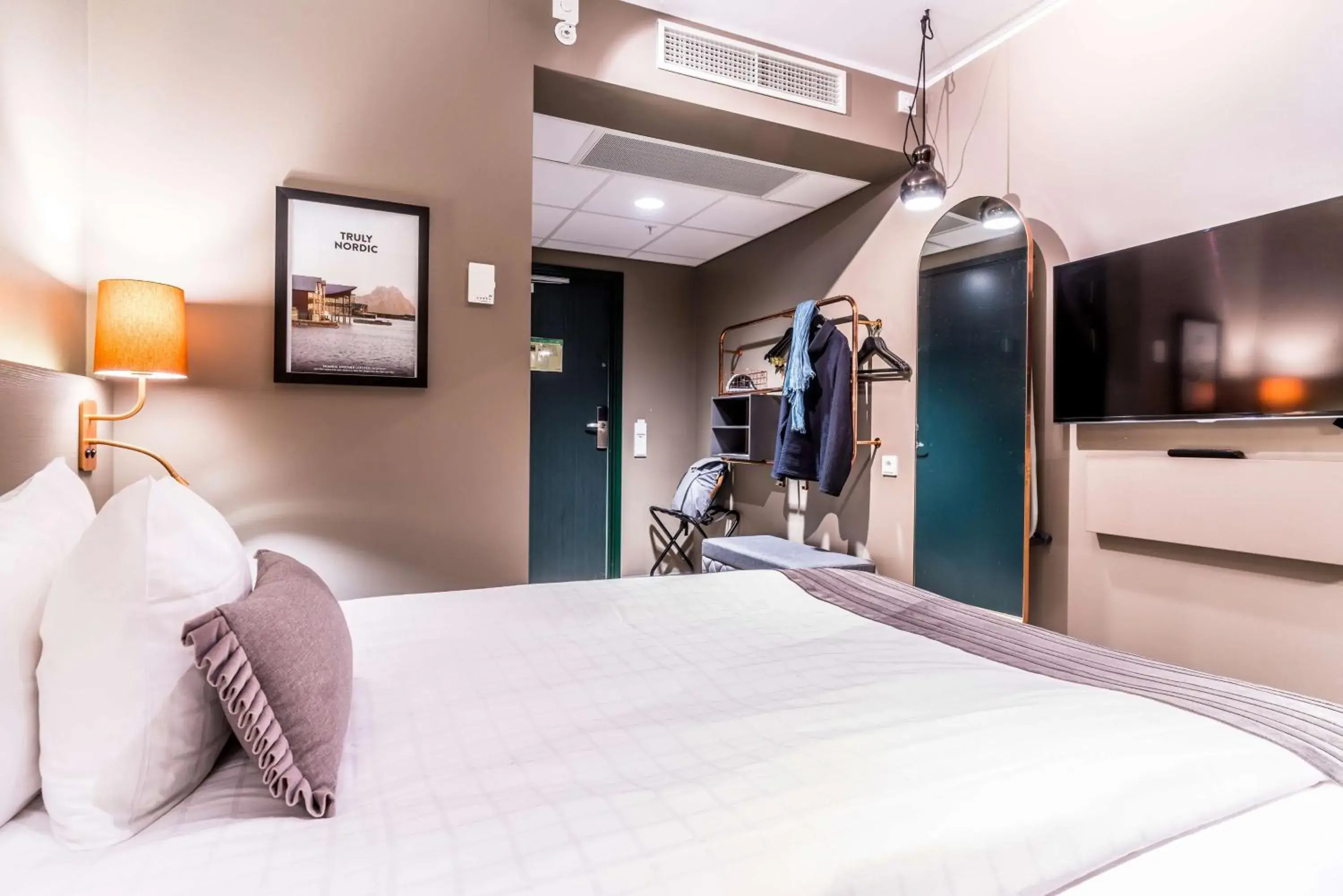 Bedroom, Bed in Scandic Continental Bedroom, Bed in Scandic Continental