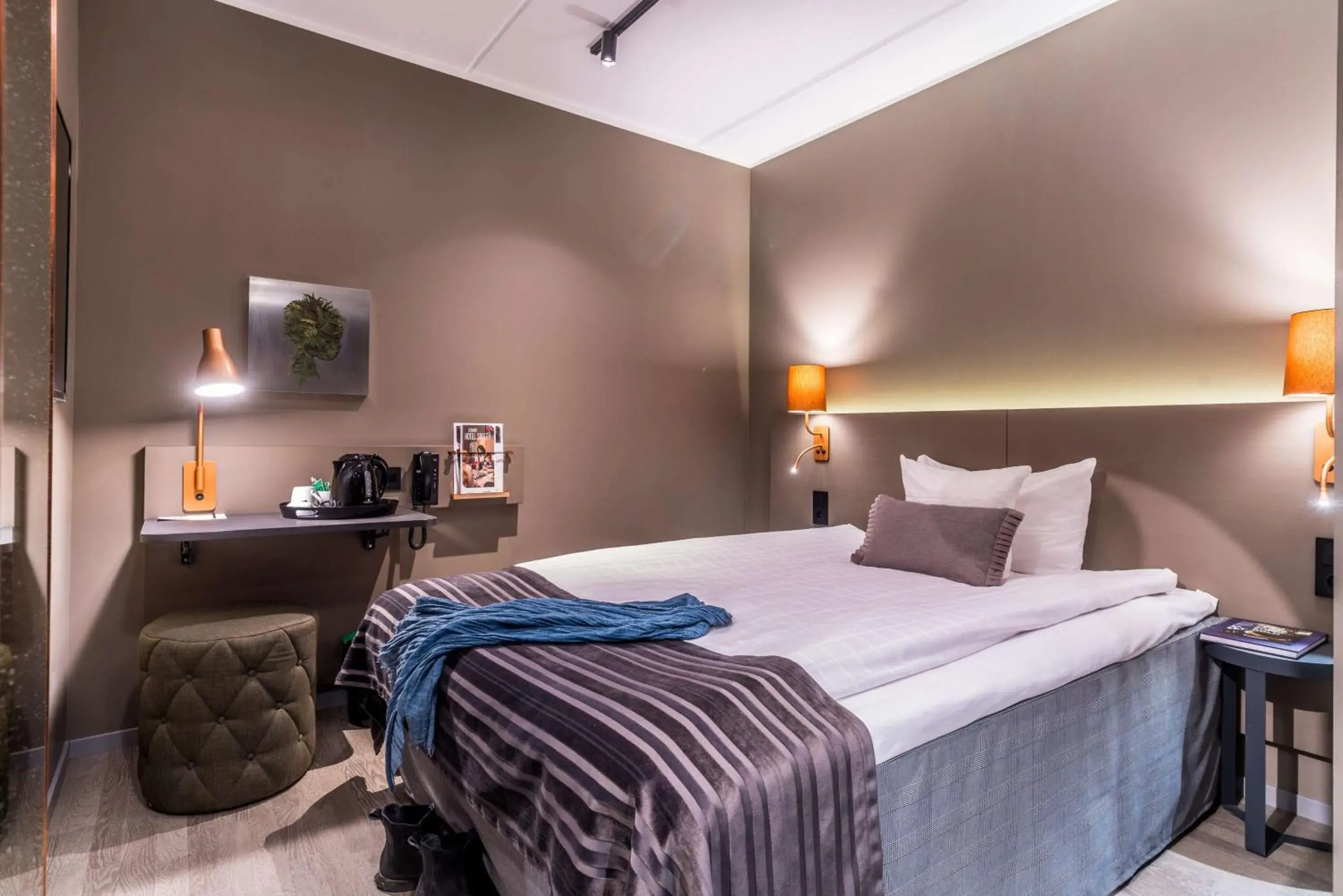 Bedroom, Bed in Scandic Continental Bedroom, Bed in Scandic Continental