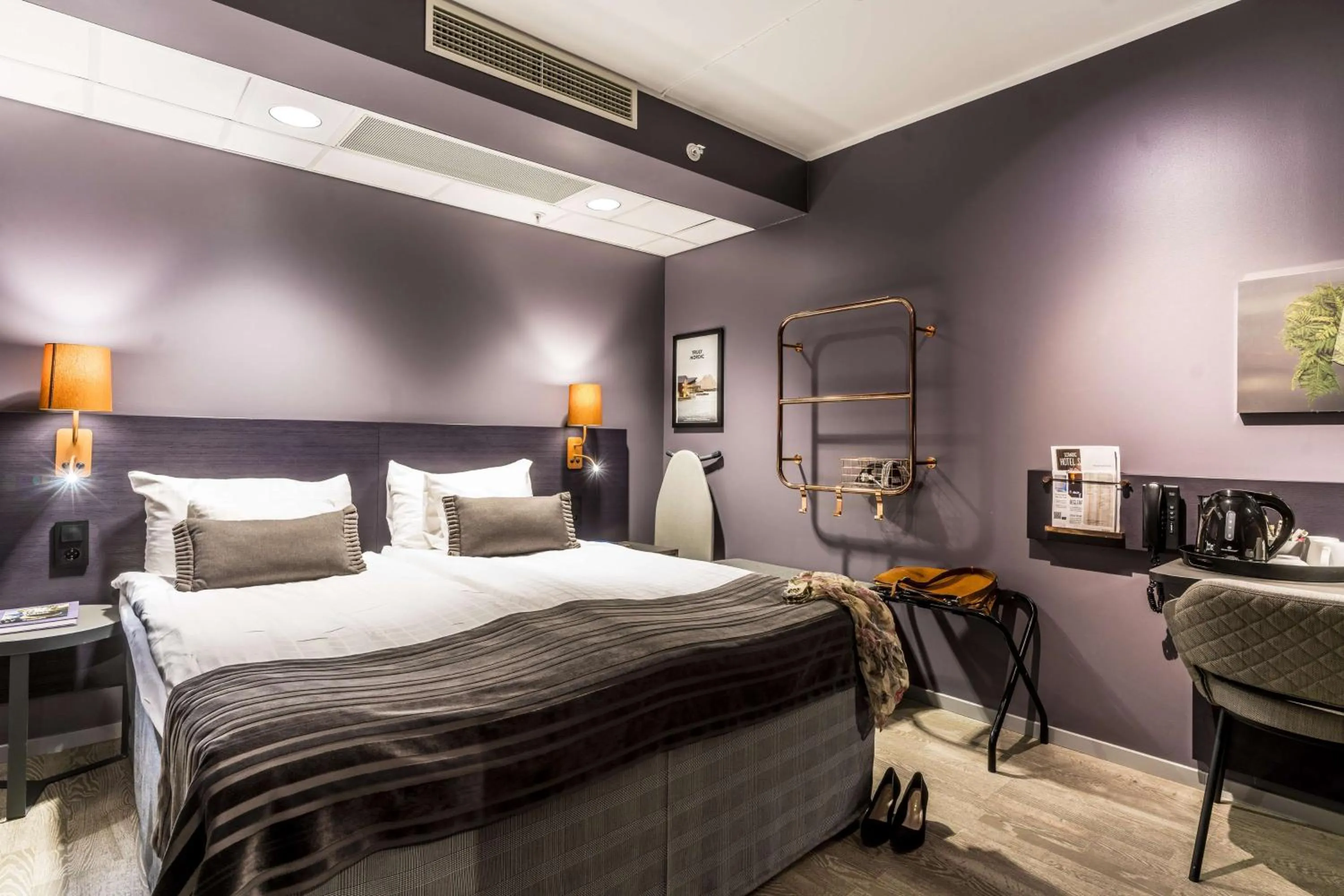 Bedroom, Bed in Scandic Continental