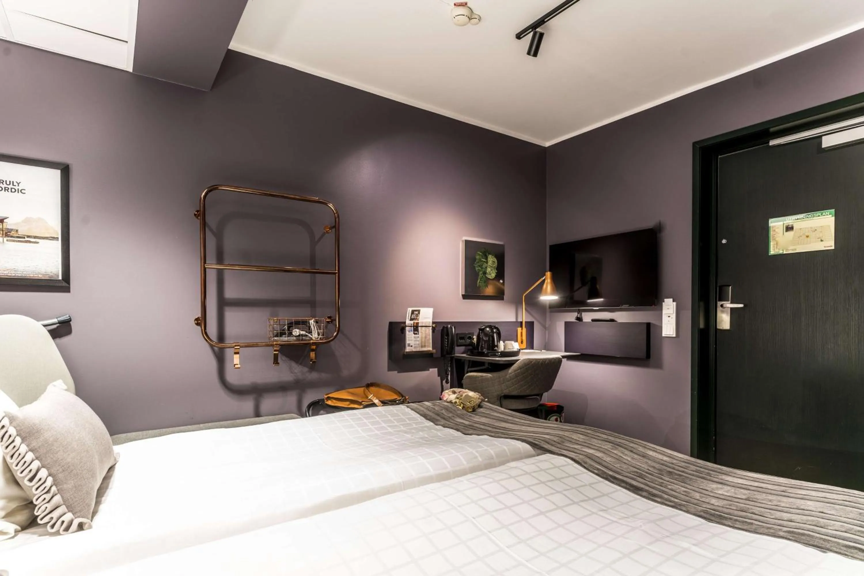 Bedroom, Bed in Scandic Continental