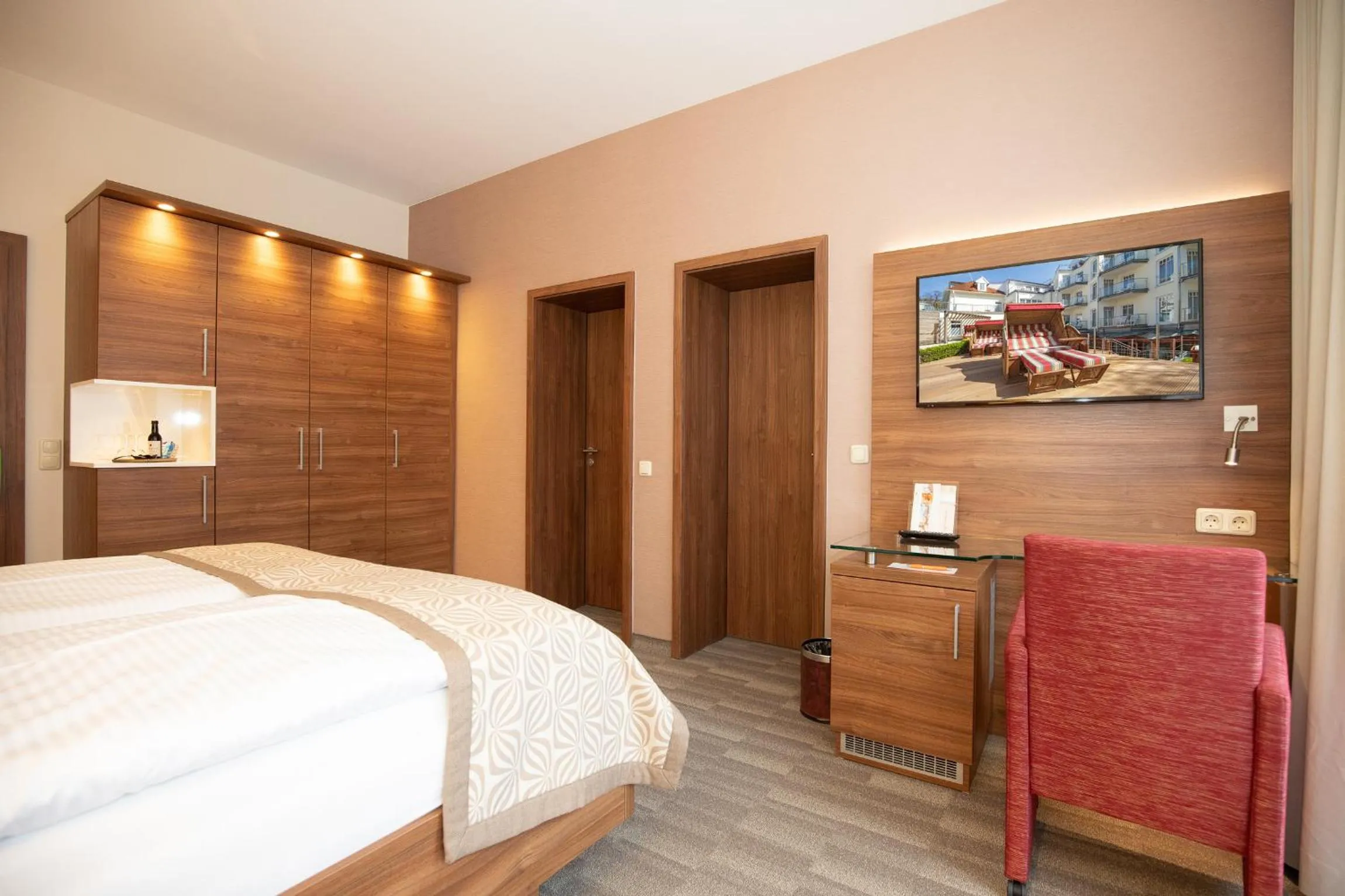 Photo of the whole room, Bed in HOTEL am STRAND