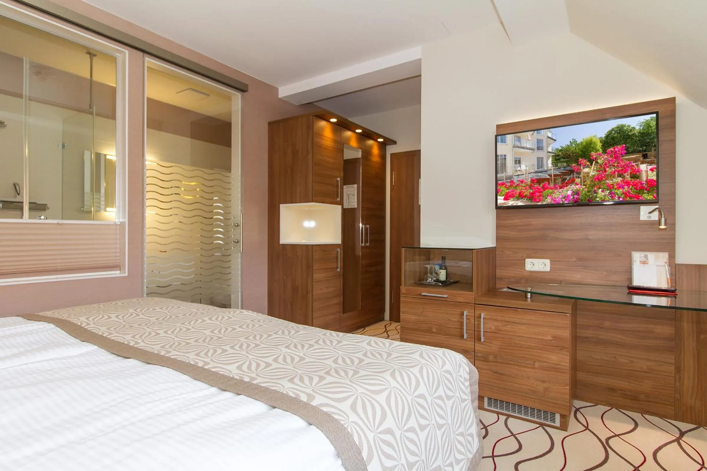 Photo of the whole room, Bed in HOTEL am STRAND