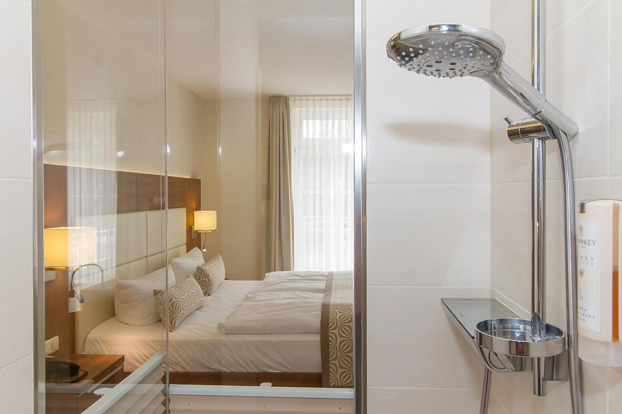 Photo of the whole room, Bed in HOTEL am STRAND