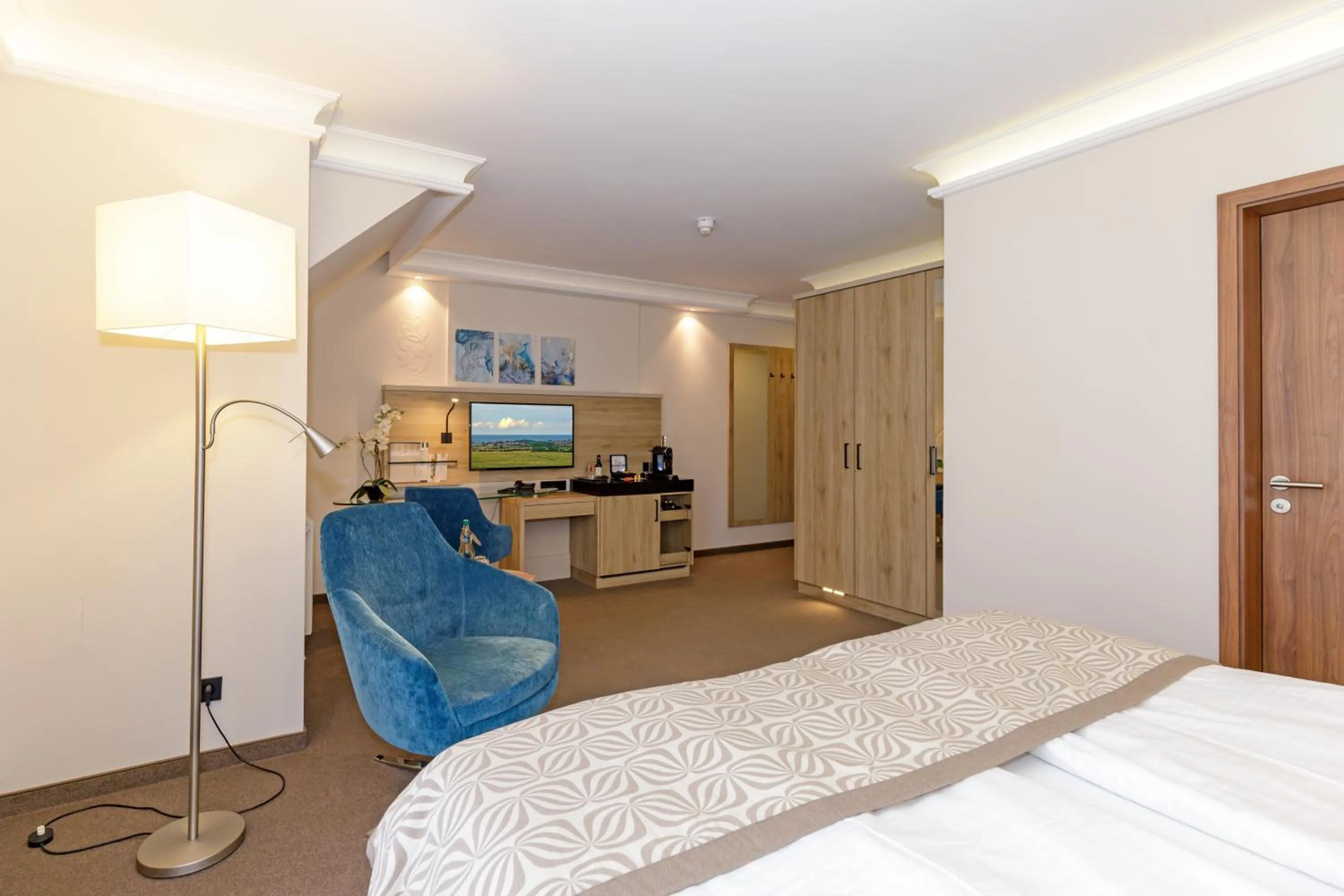 Photo of the whole room, Bed in HOTEL am STRAND