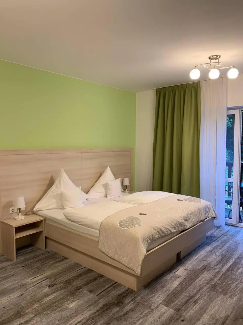 Bed in Neue Mühle Kleines Landhotel