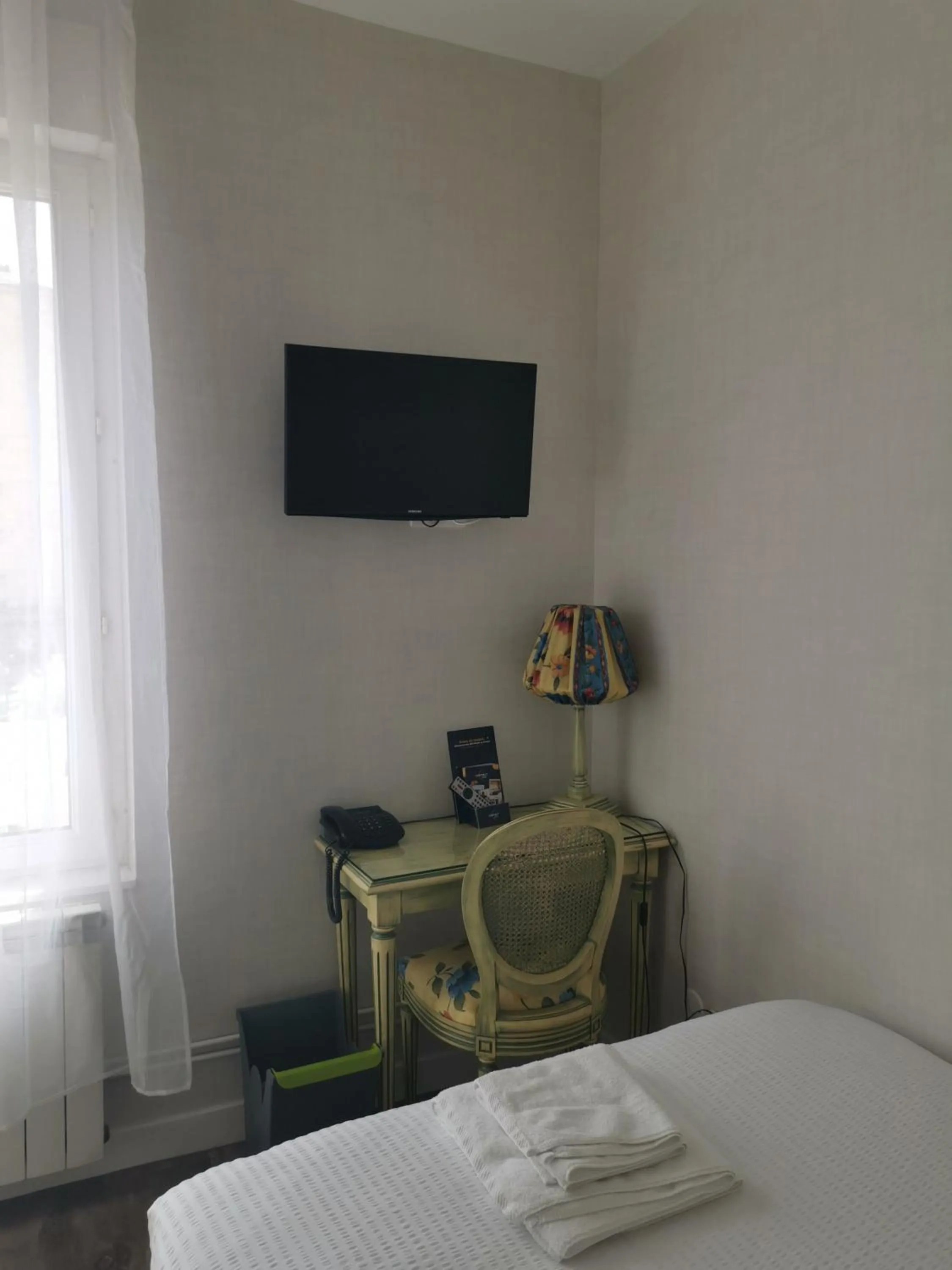 Bed in Hotel de la Gare Troyes Centre