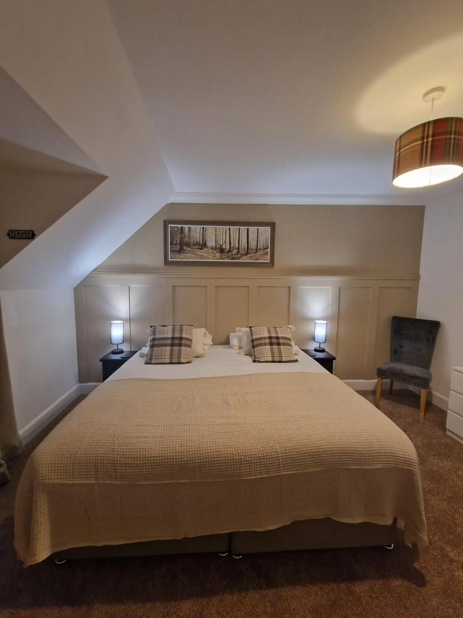 Bedroom, Bed in The White Stag Inn