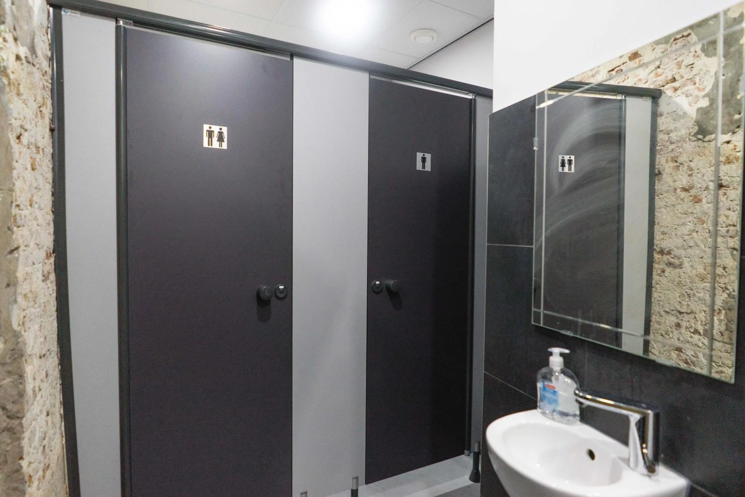 Bathroom in Hostel The Golden Stork