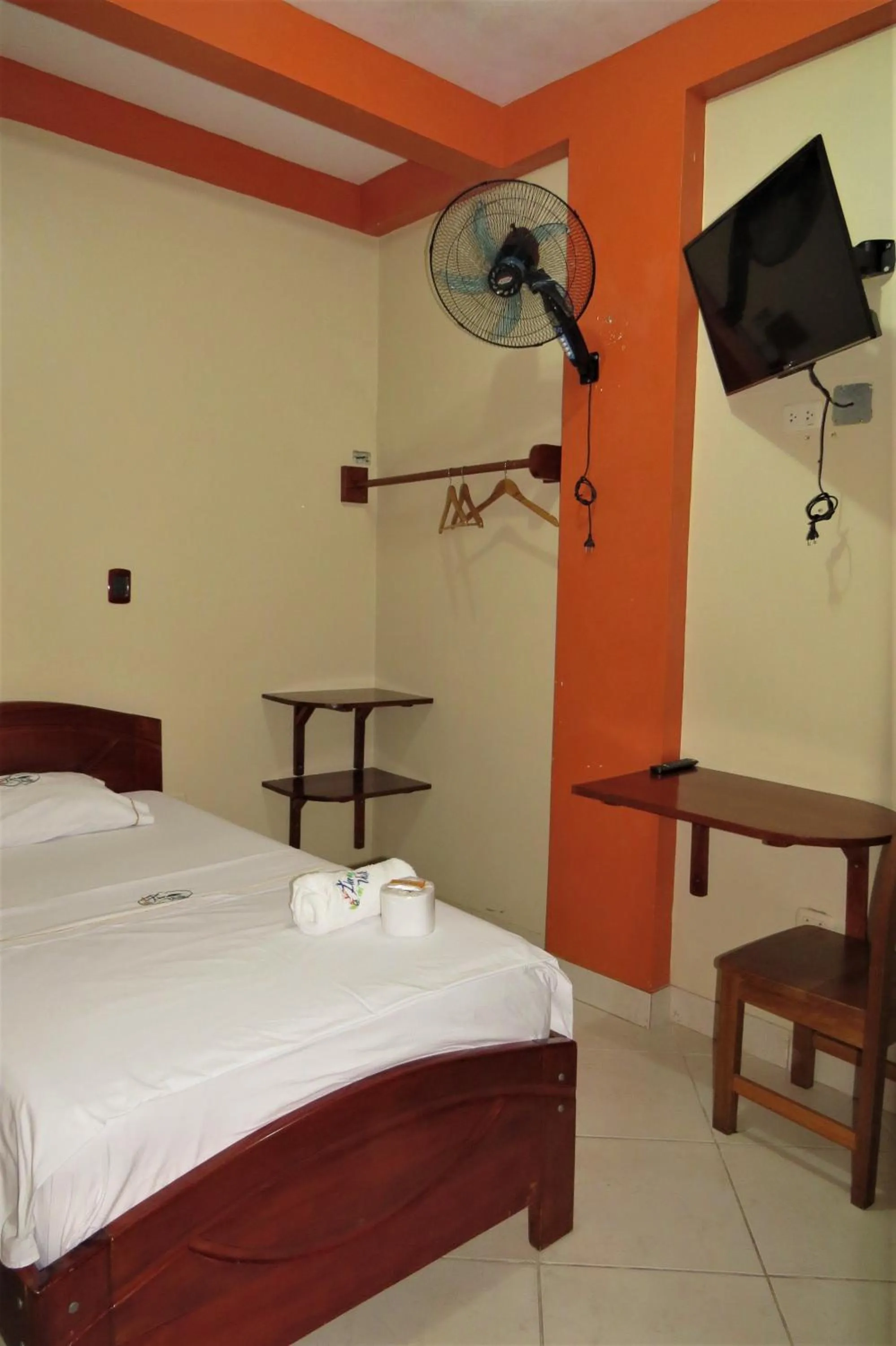 Photo of the whole room, Bed in Flor del Valle Posada