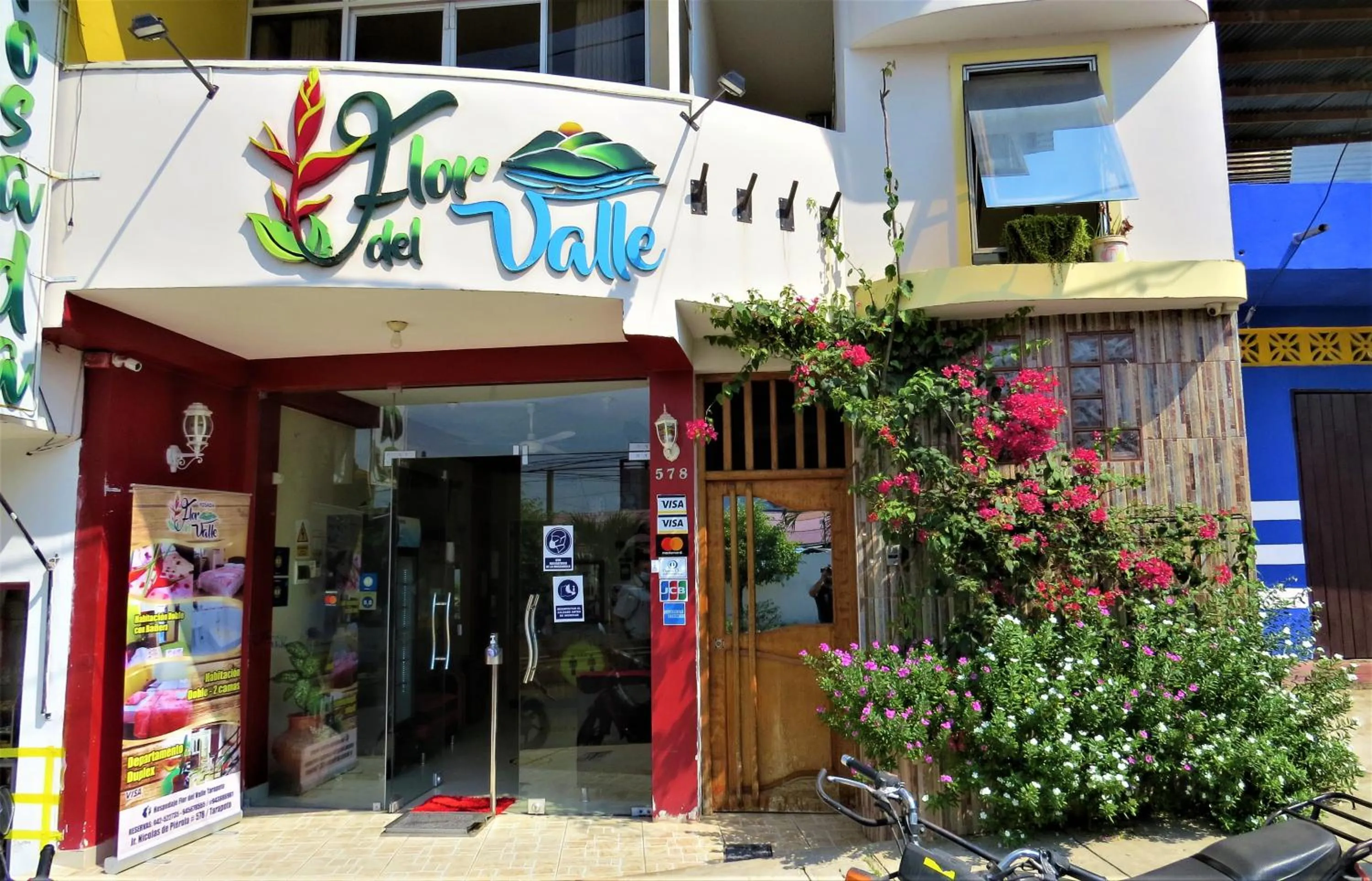 Facade/entrance in Flor del Valle Posada
