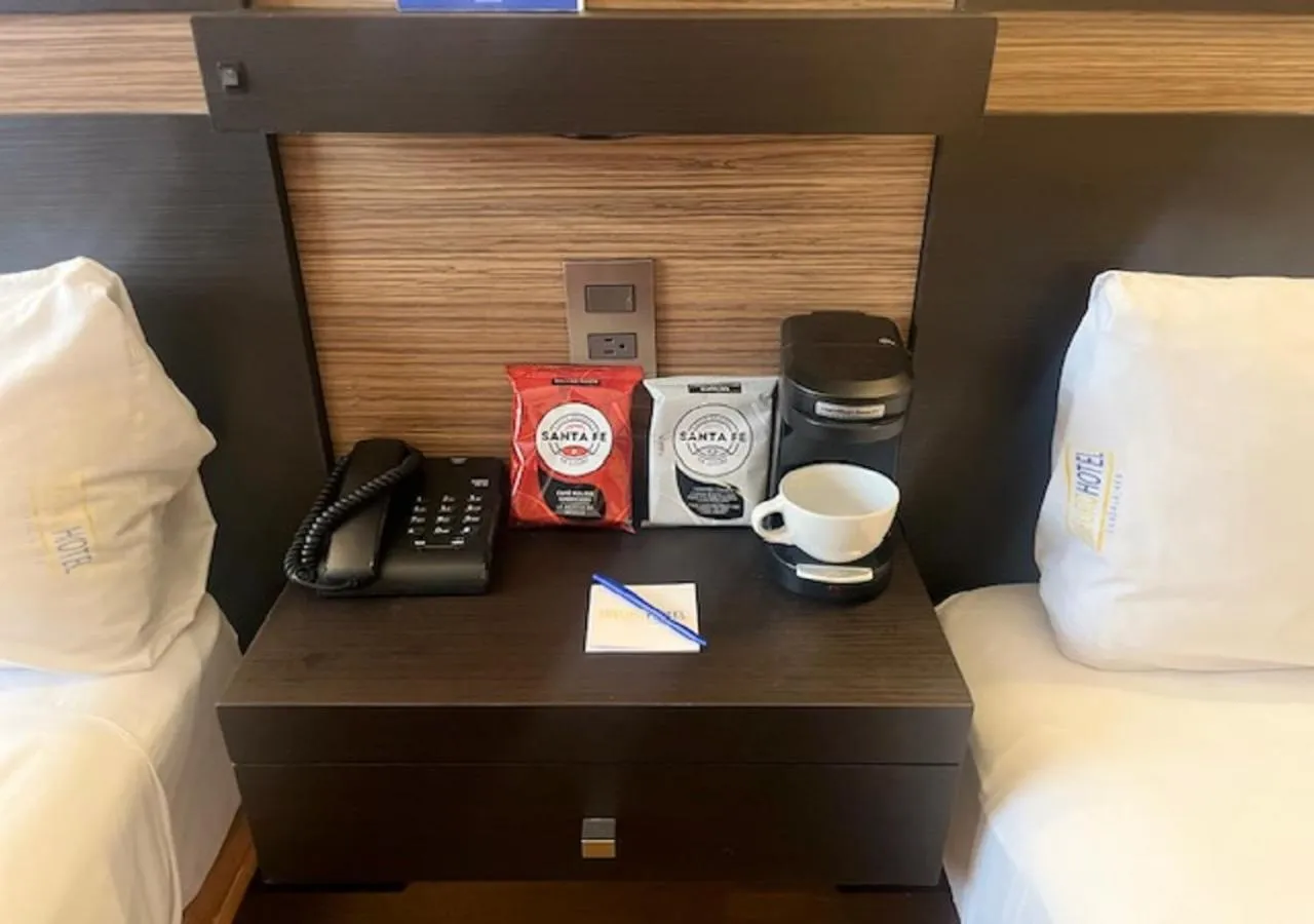 Coffee/tea facilities in Ibeurohotel Guadalajara Expo