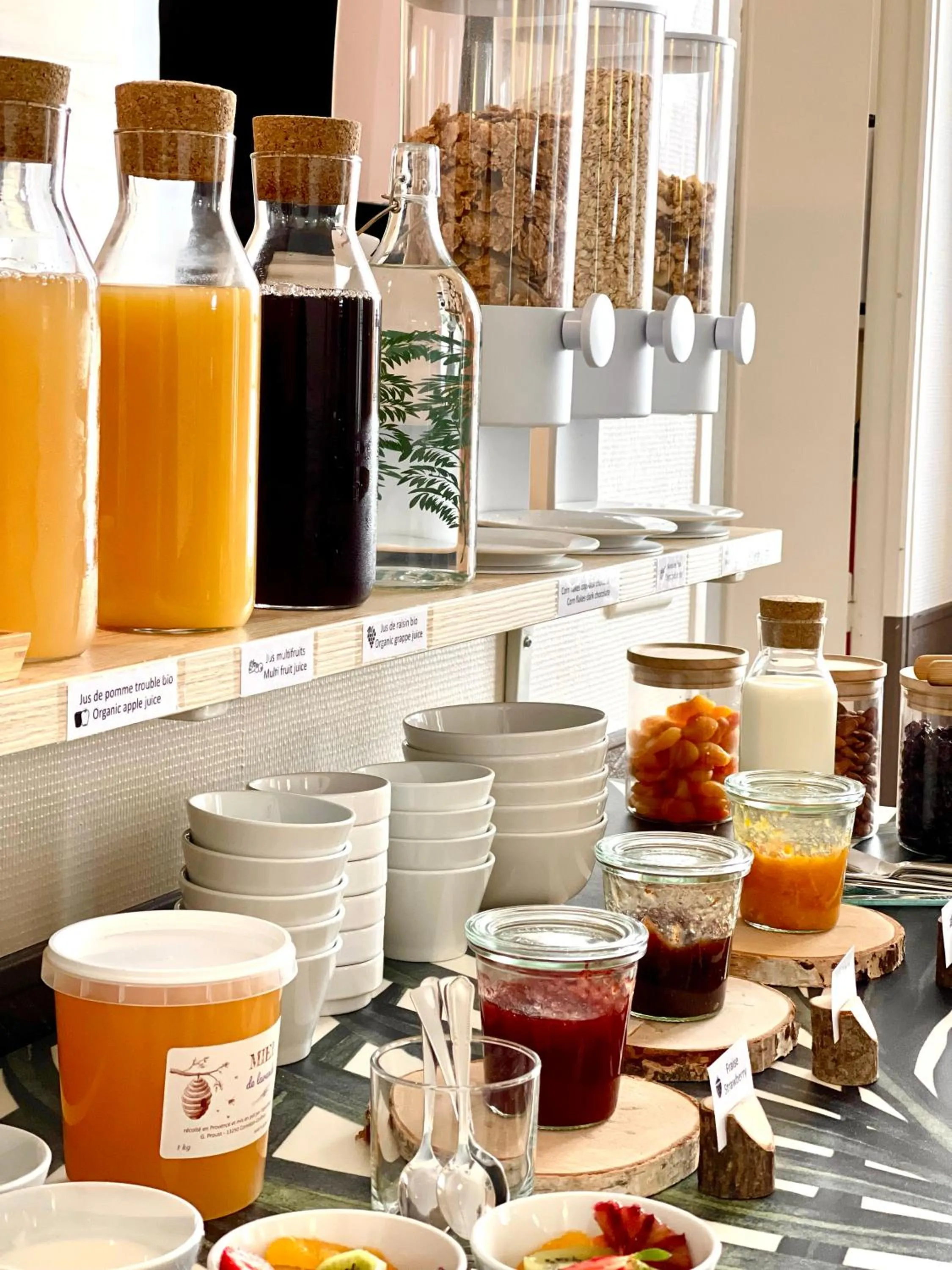 Food and drinks in Grand Hôtel De La Poste