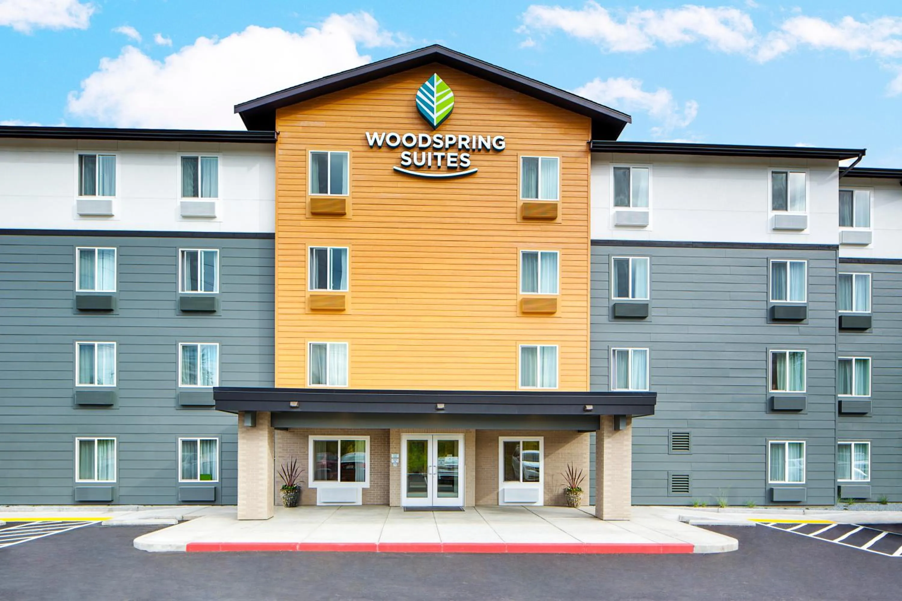 Property building in WoodSpring Suites Seattle Everett