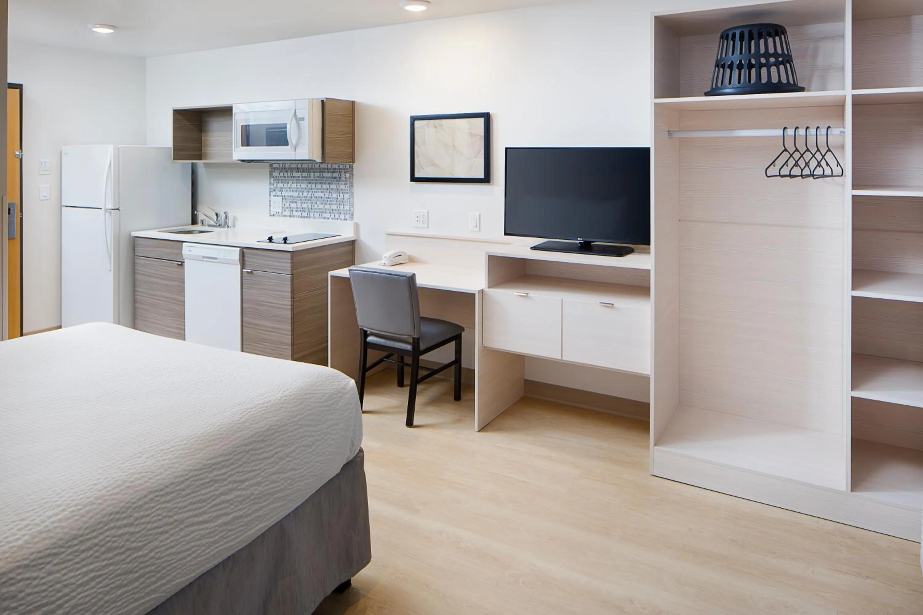 Bedroom, Bed in WoodSpring Suites Seattle Everett