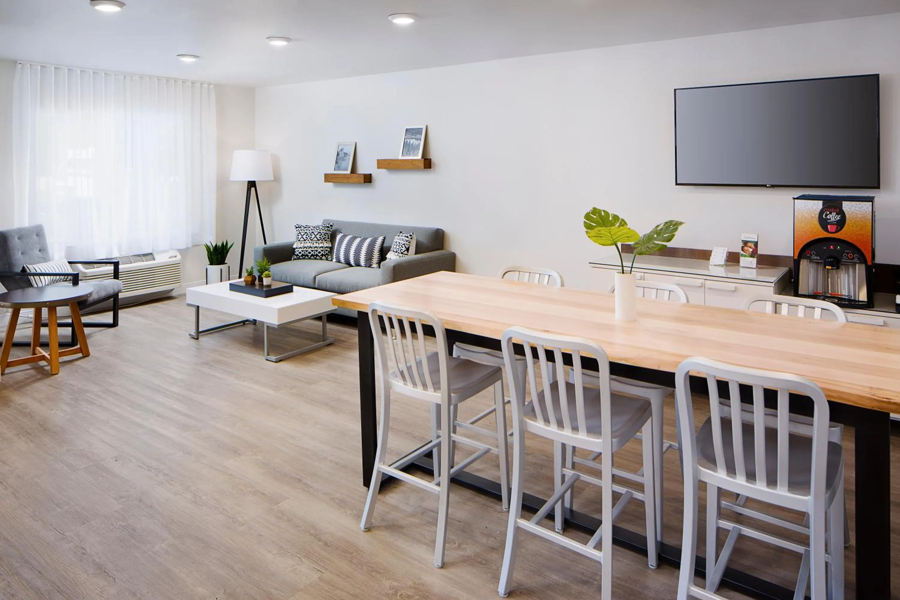 Lobby or reception in WoodSpring Suites Seattle Everett