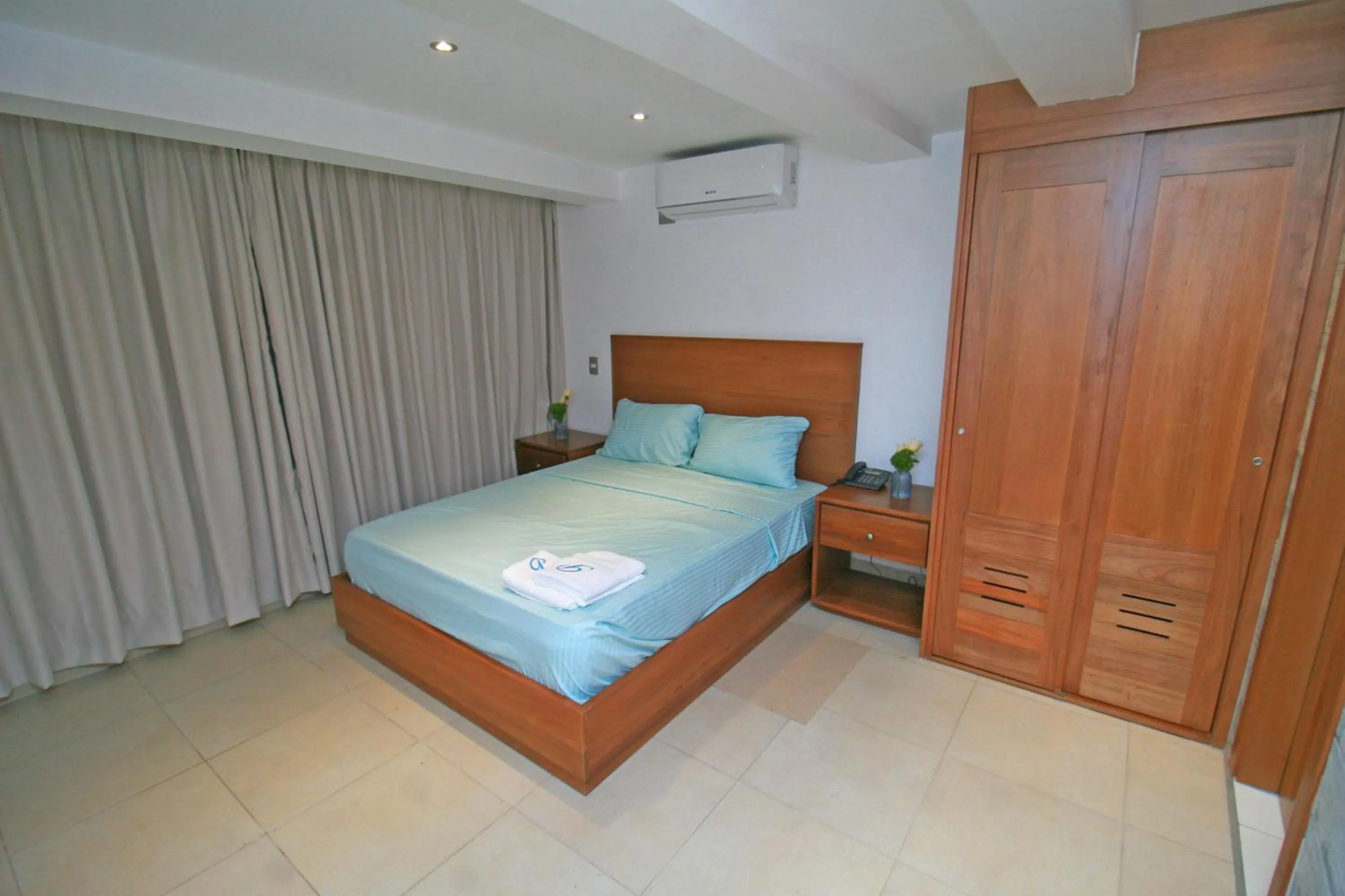 Bed in Palmetto Hotel