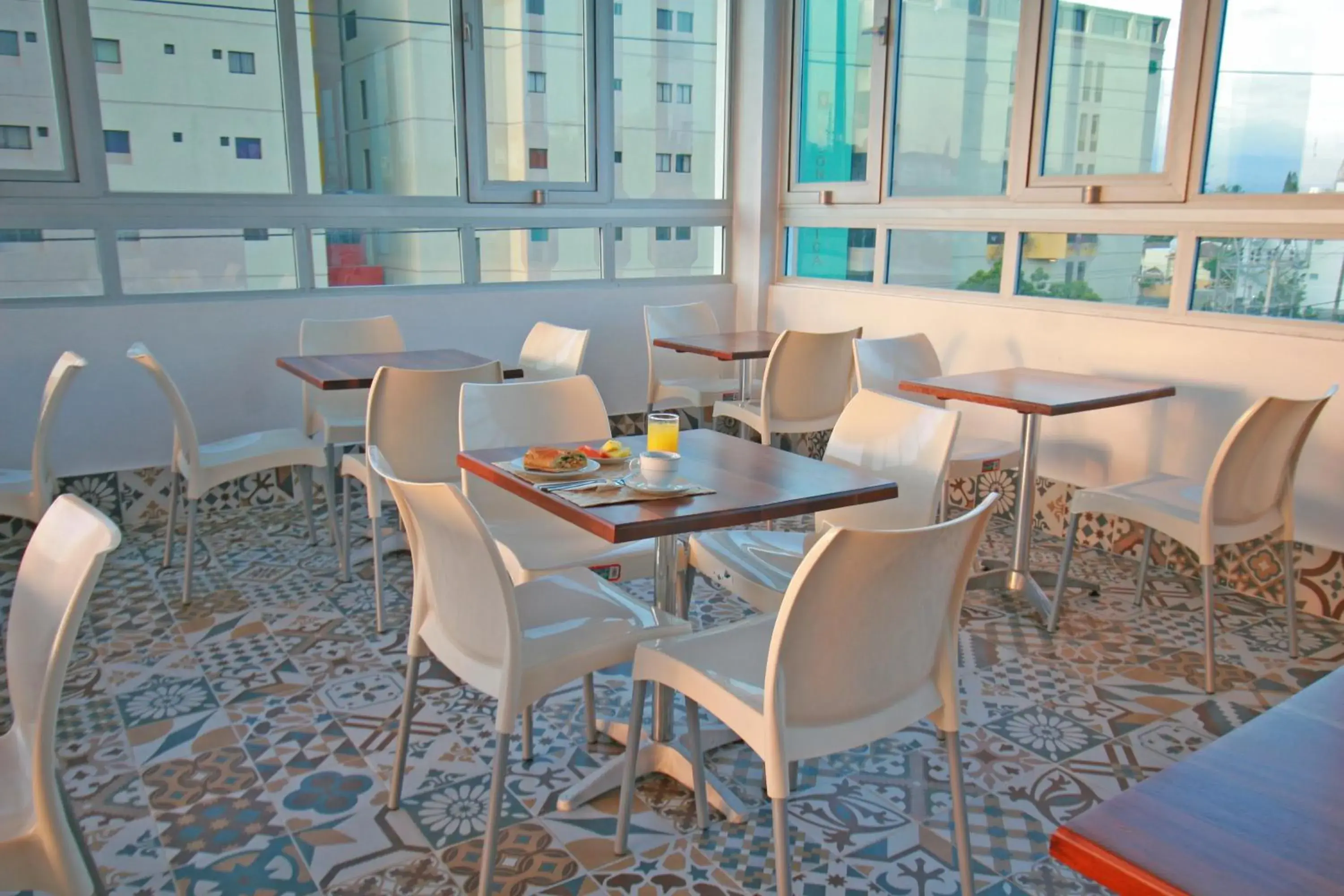 Property building in Palmetto Hotel Property building in Palmetto Hotel