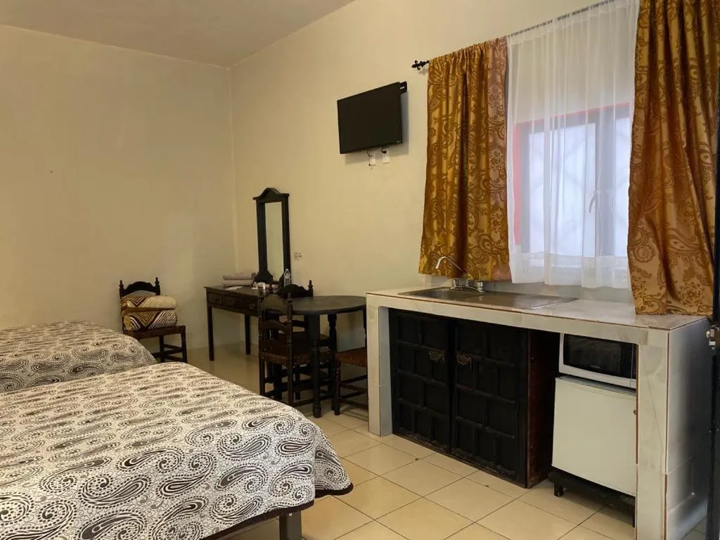 kitchen, Bed in Hotel Doña Chela En Calvillo